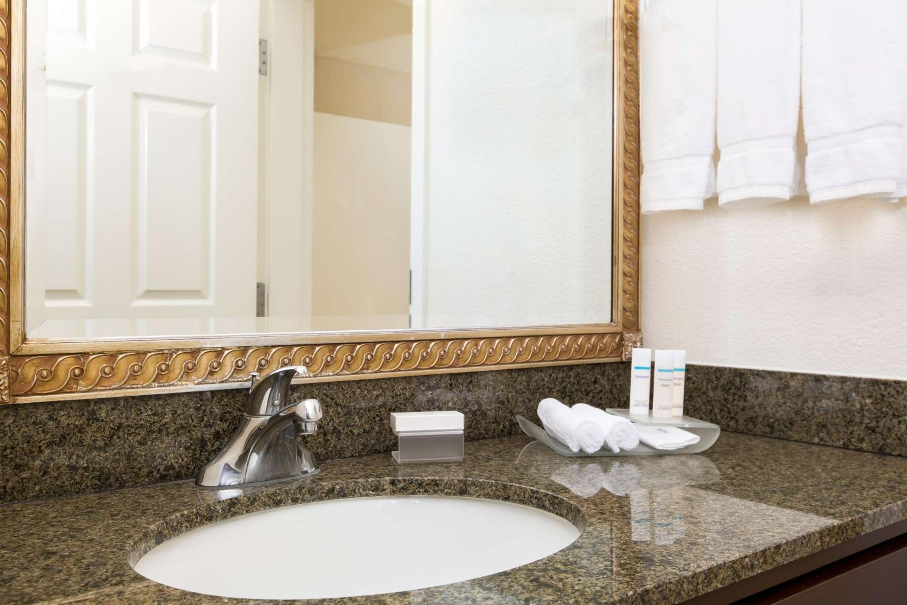 King Studio - Hearing Access/Non-Smoking