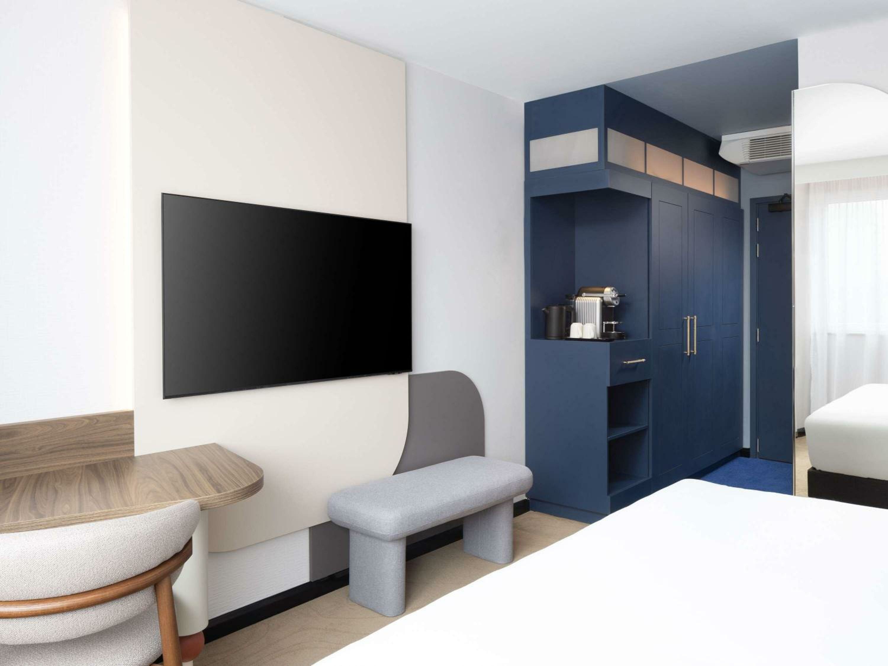 Superior King Room with Bath Tub and City View