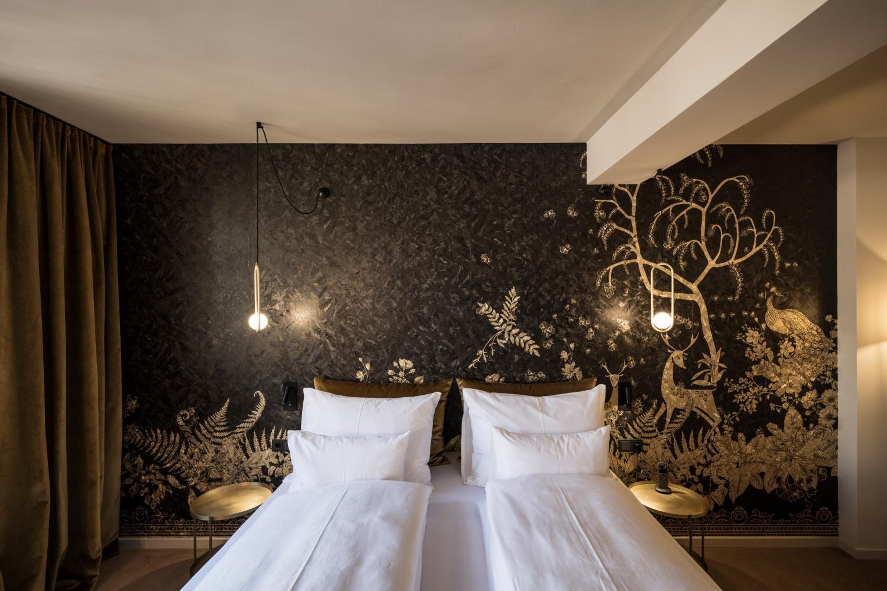 Golden Roof Suite 