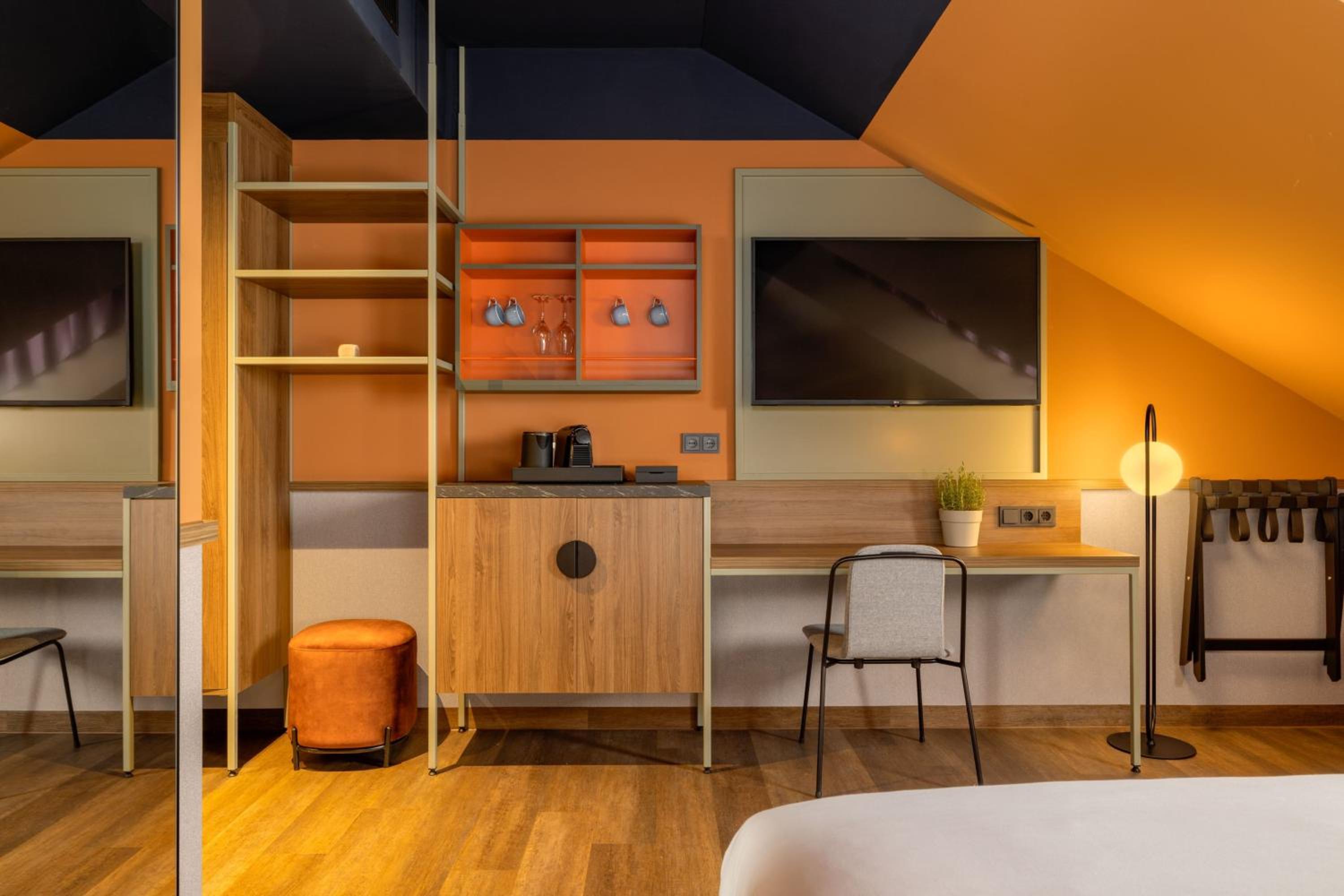 Junior King Suite with Courtyard View