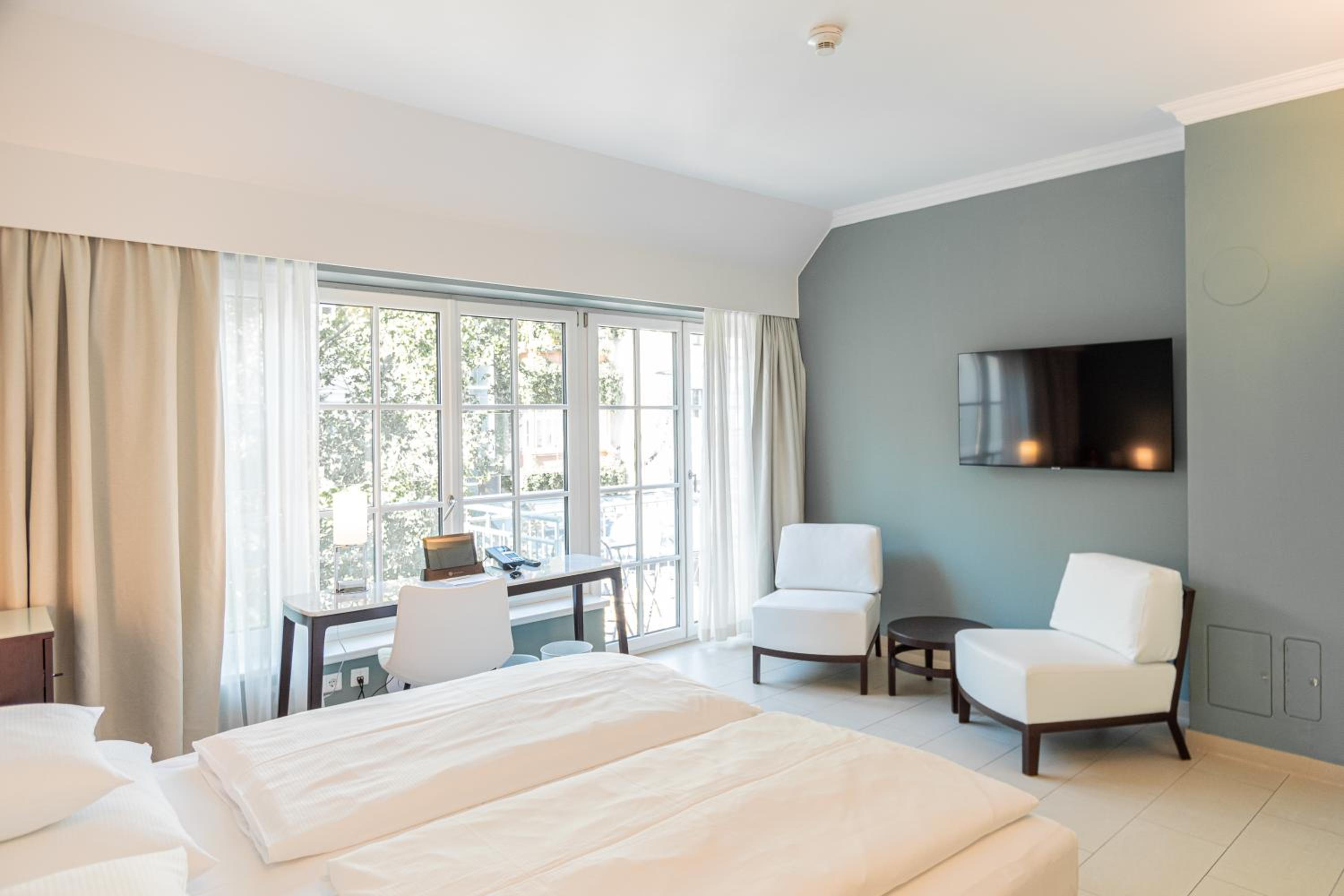 Junior Suite with Garden View