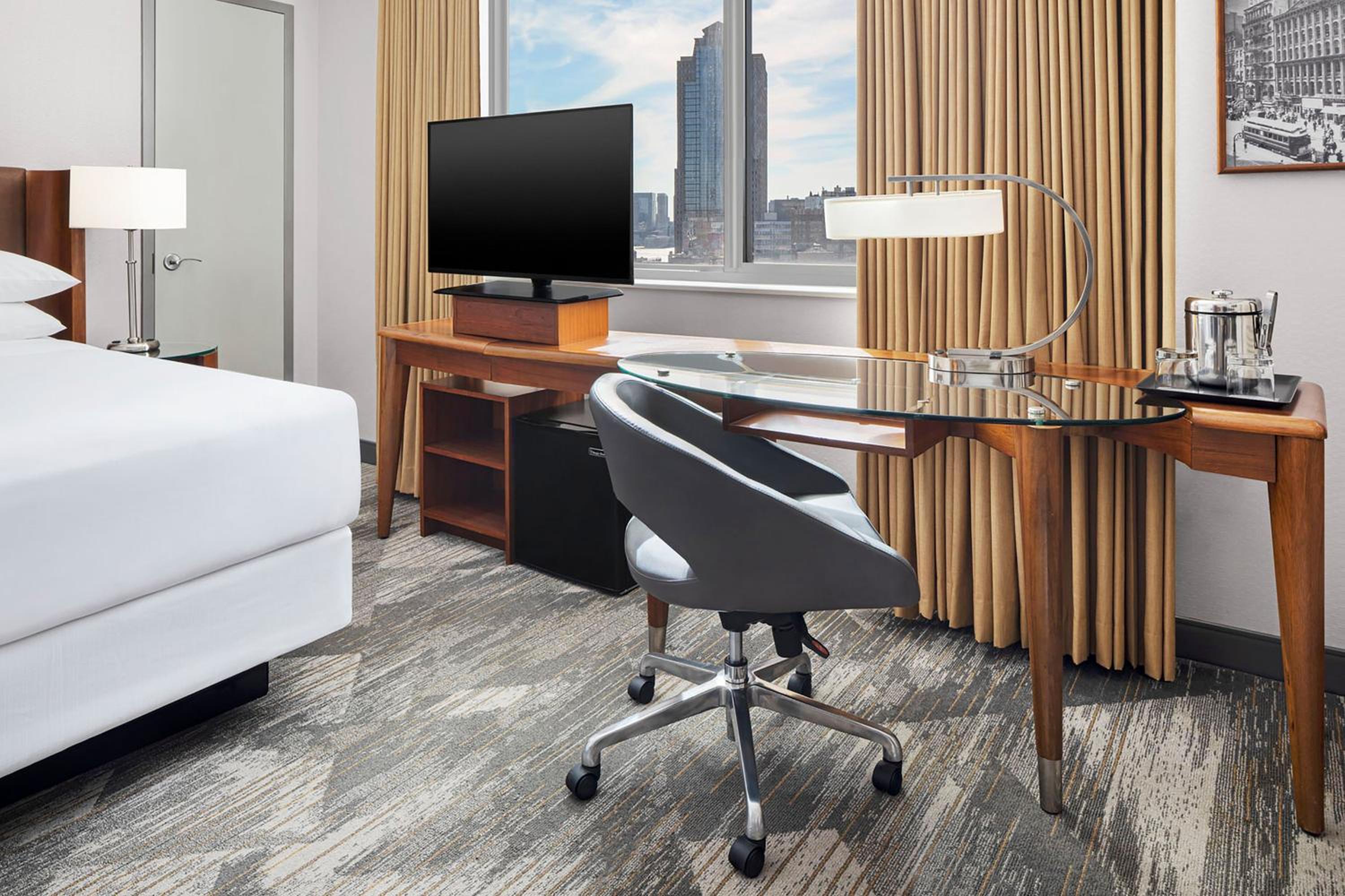 Superior King Room w/ Sofa Bed