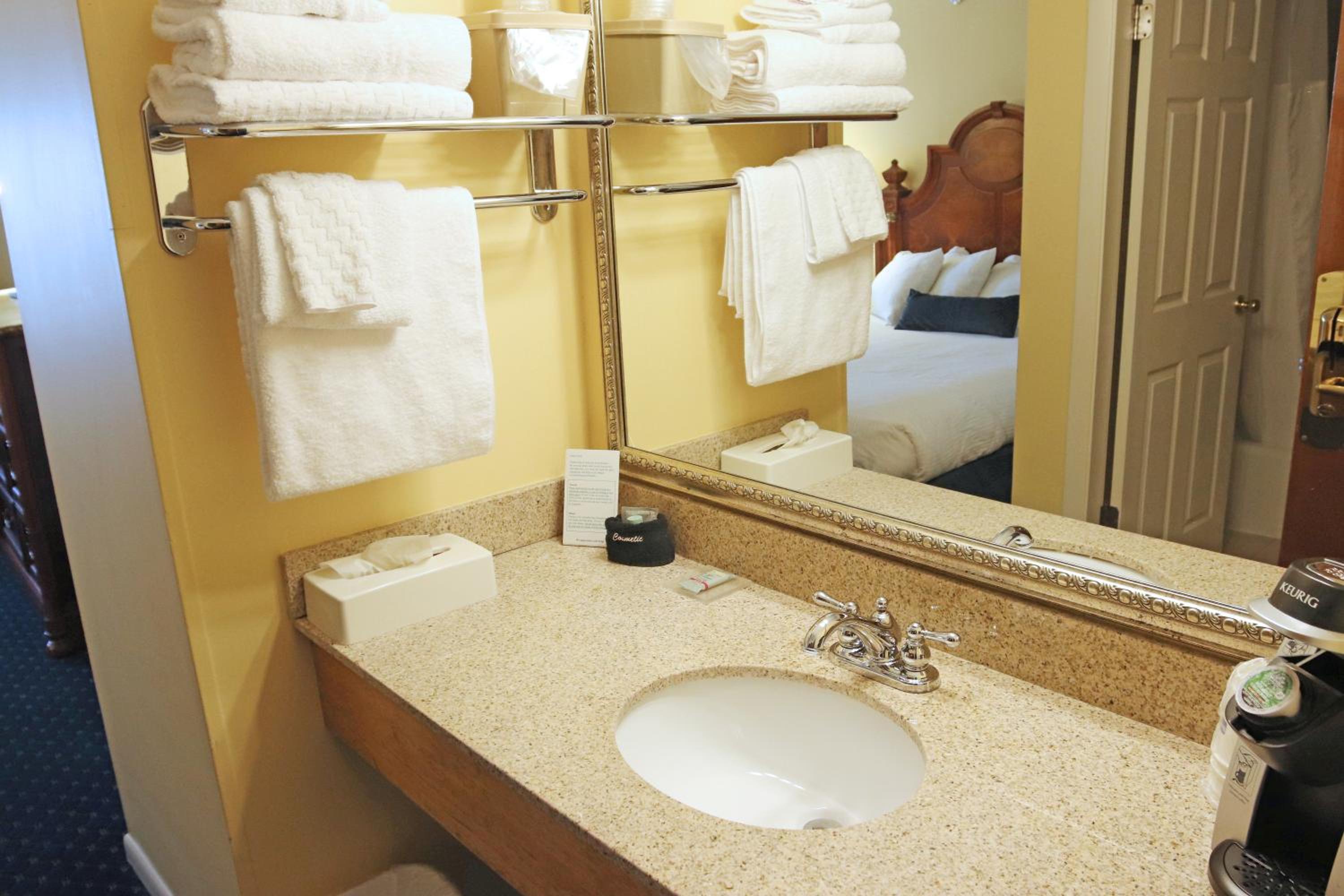 Queen Room with Two Queen Beds - Non-Smoking/Pet Friendly