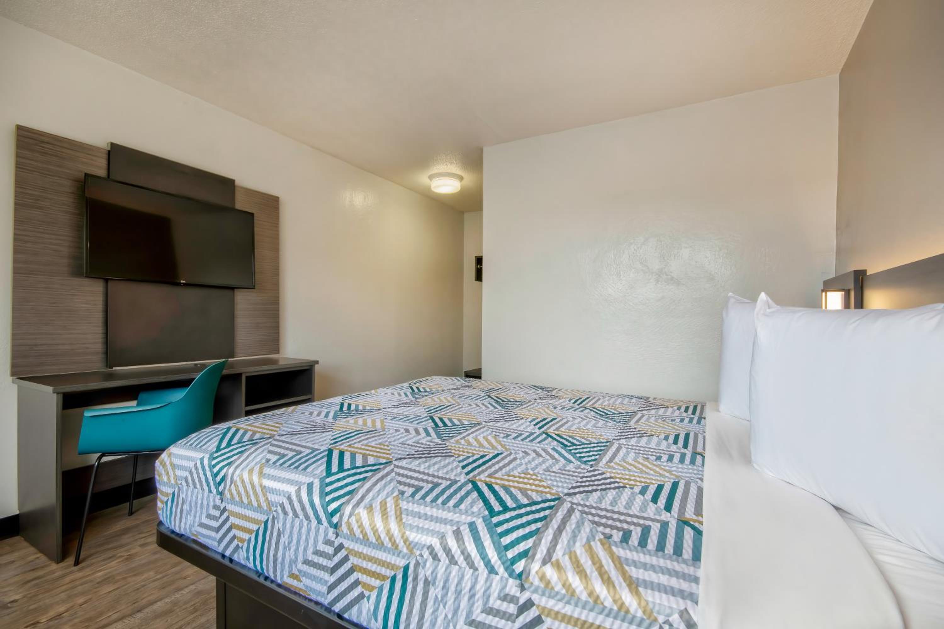 Queen Room - Non-Smoking