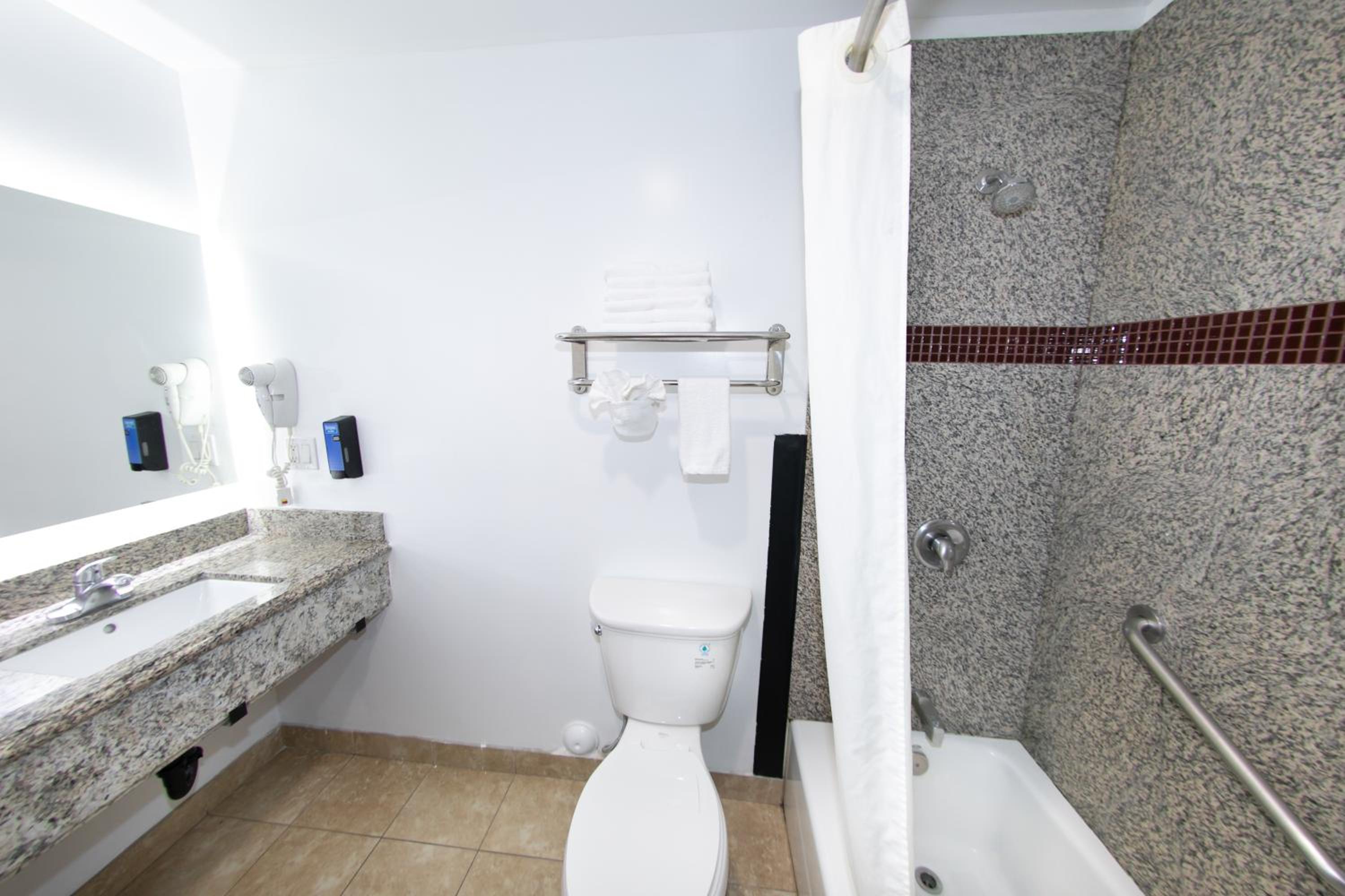 Queen Room - Non-Smoking