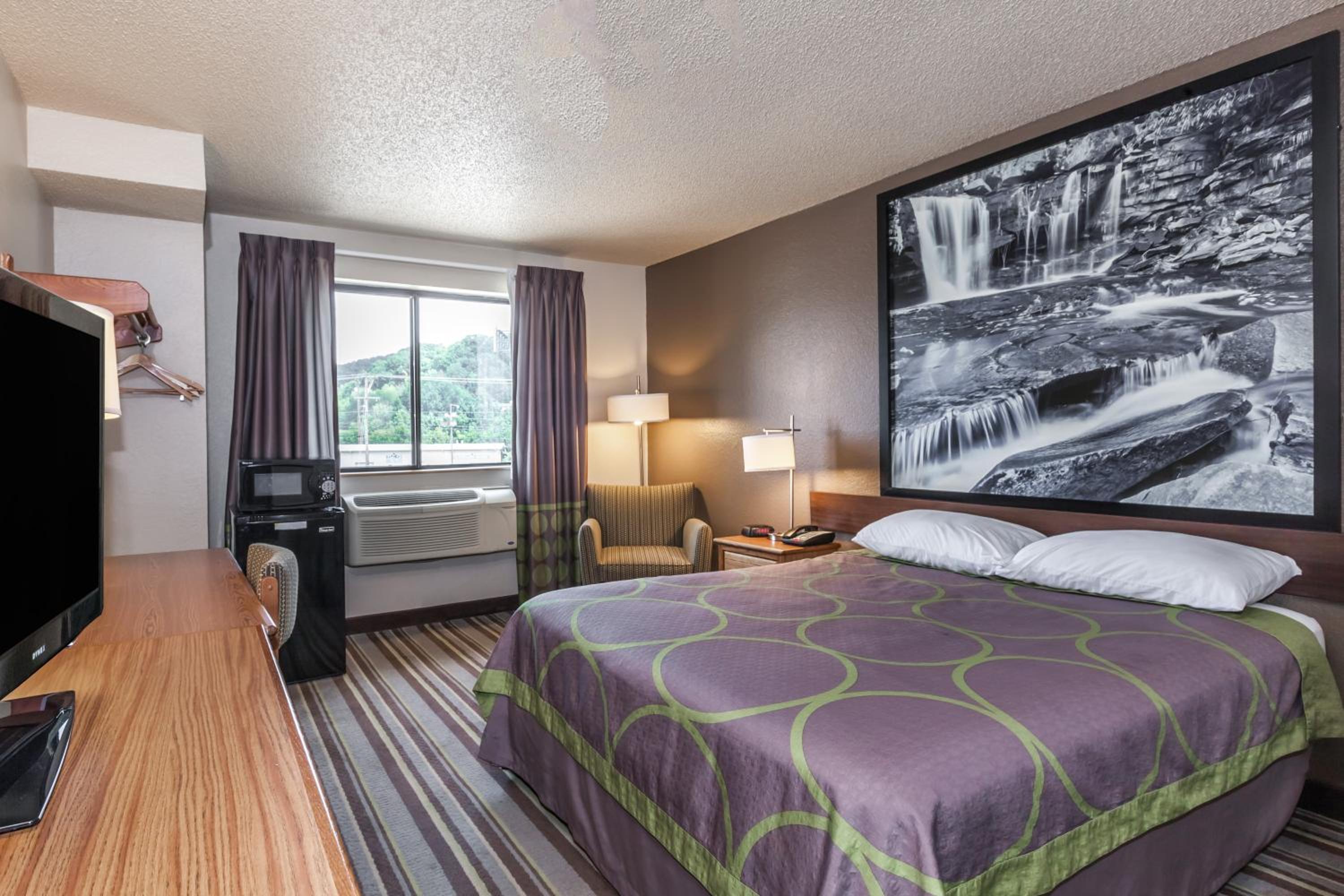 Queen Room - Non-Smoking