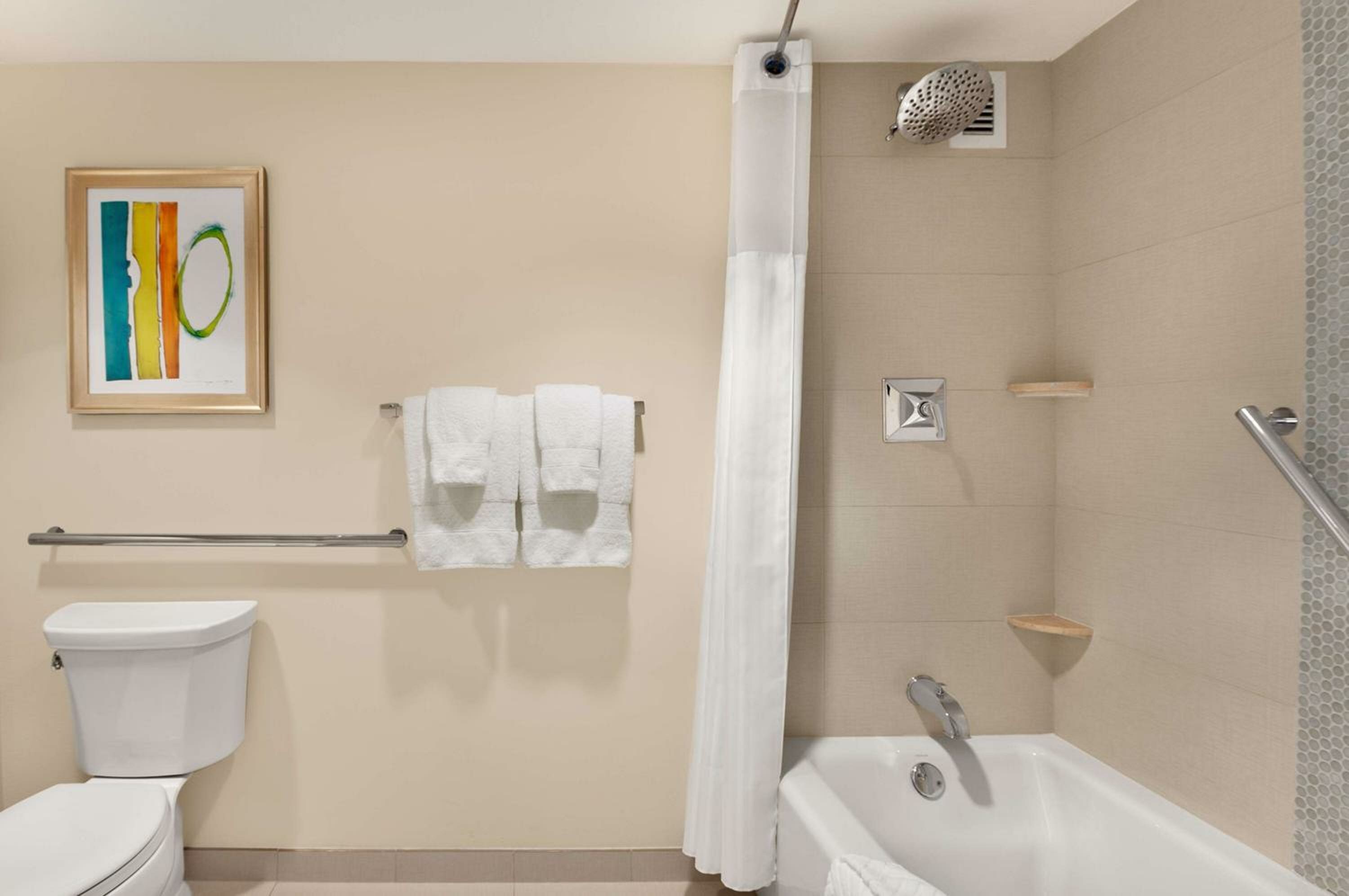 Deluxe Queen Room with Lagoon View