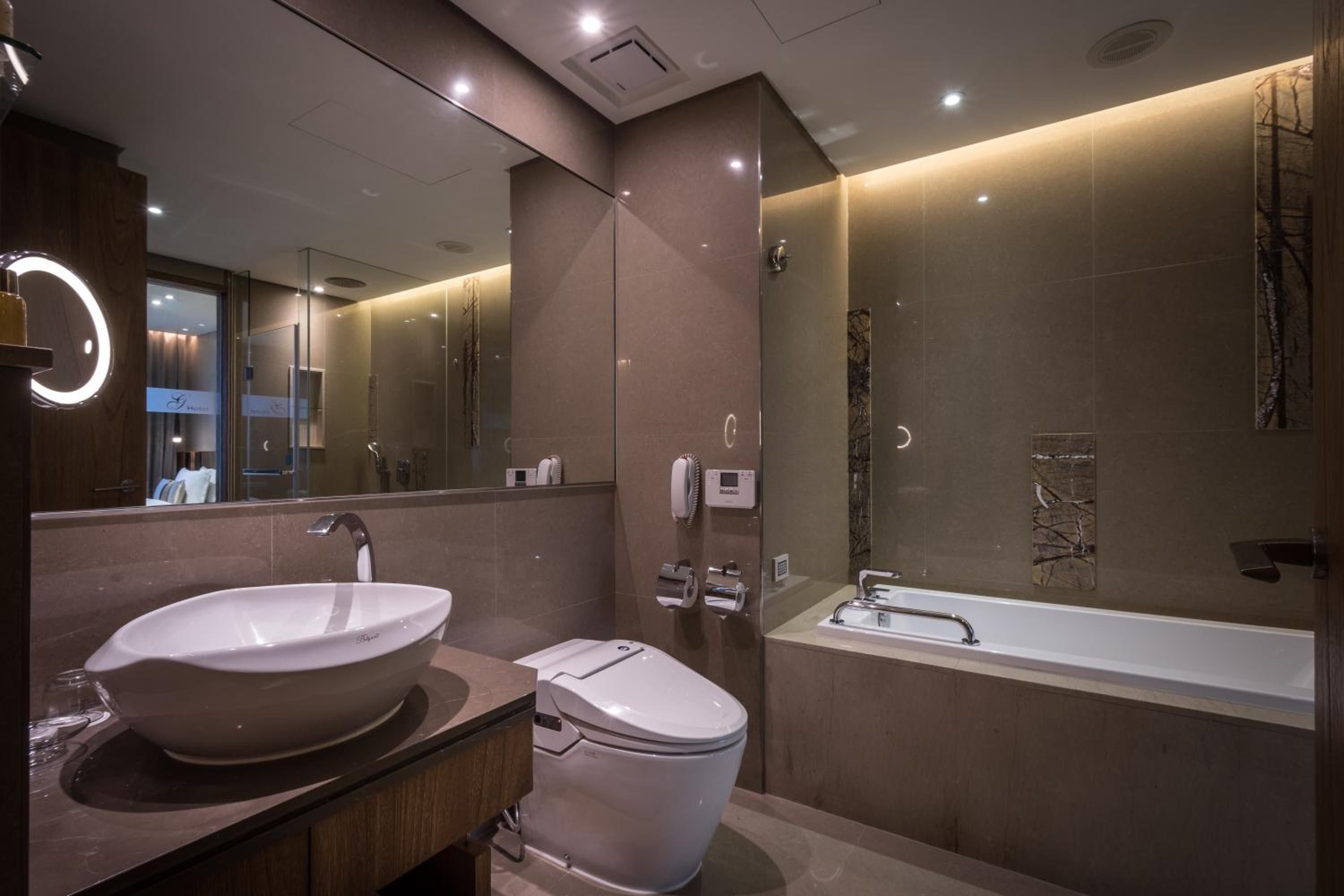Business King Room with City View
