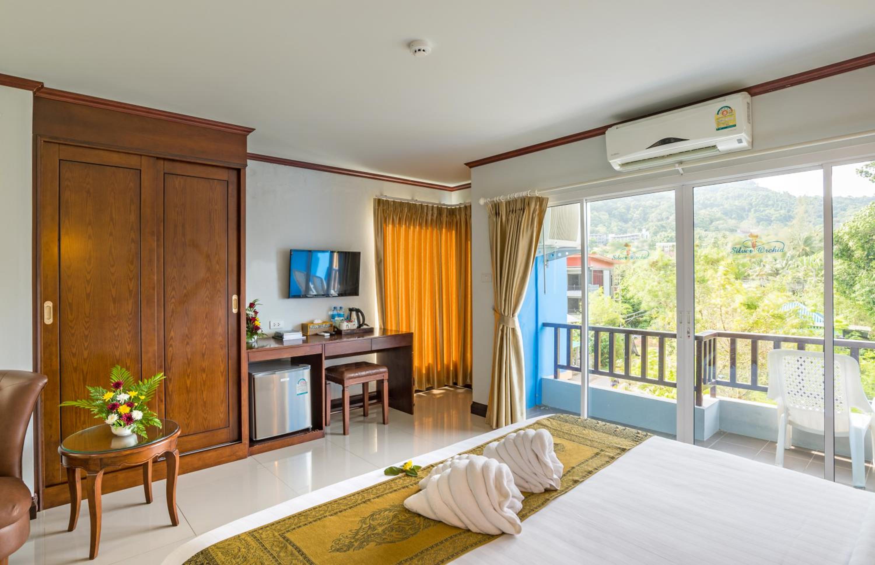 Deluxe Double Room with Pool Access