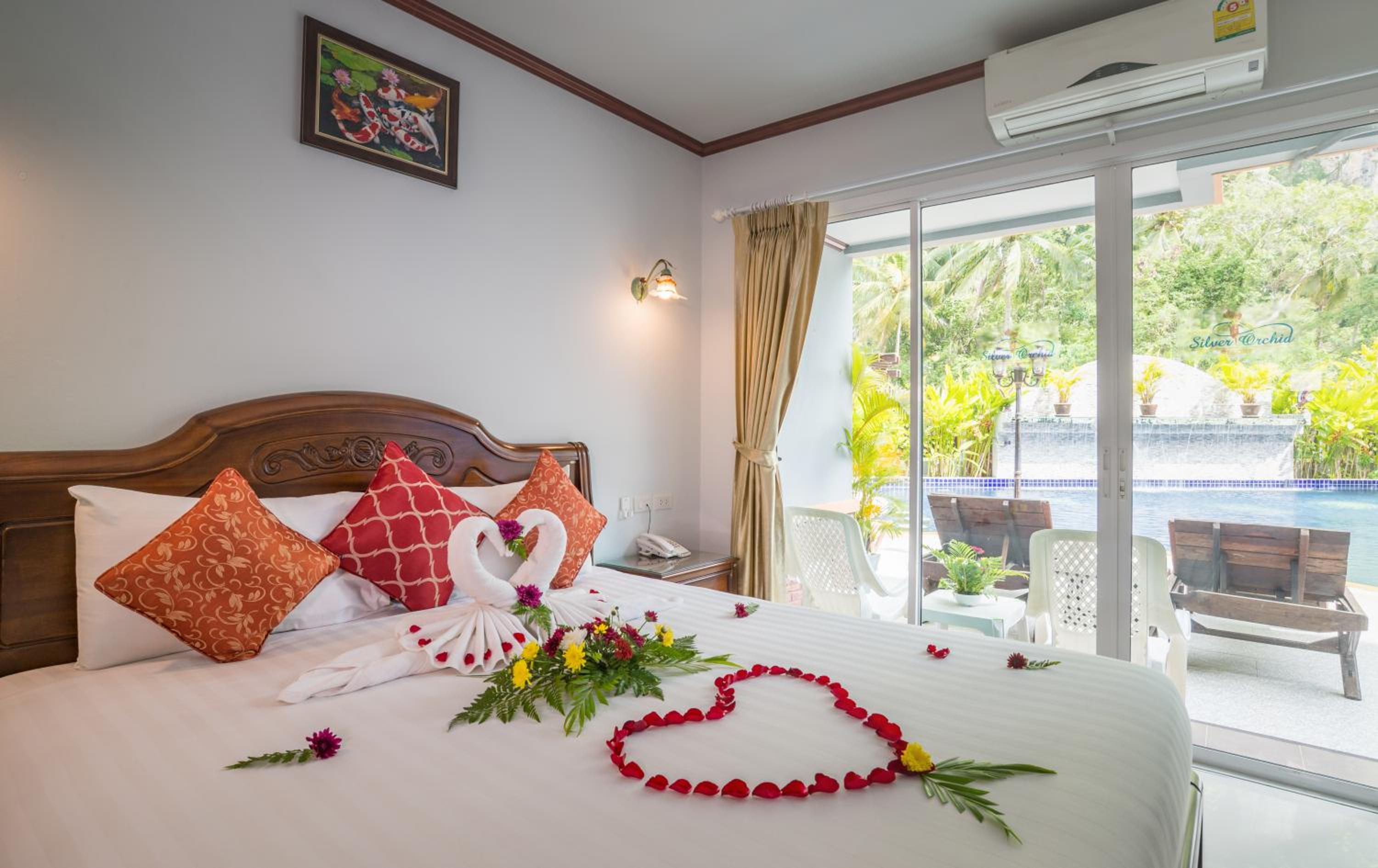 Deluxe Double Room with Pool Access