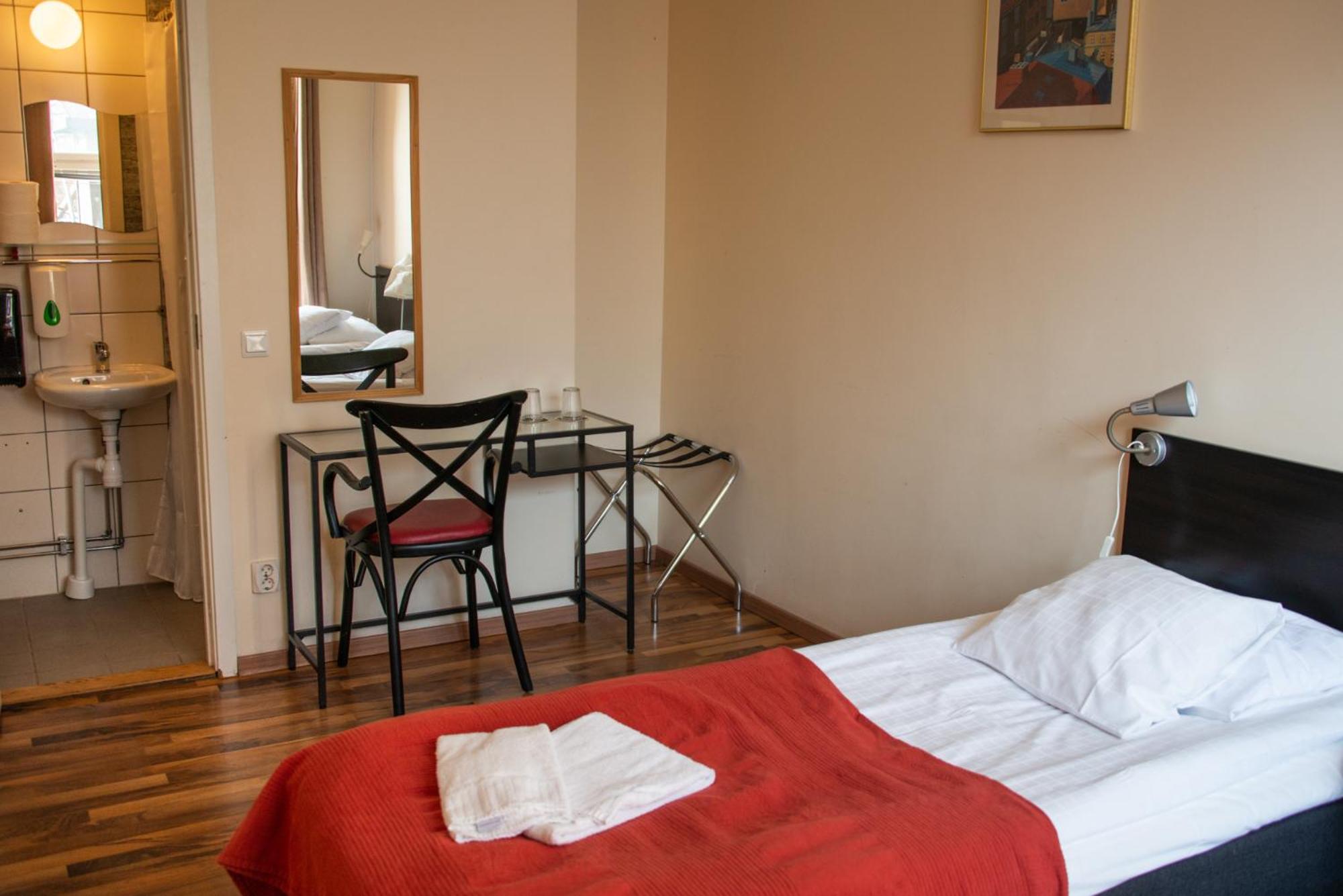 Standard Twin Room - Private bathroom