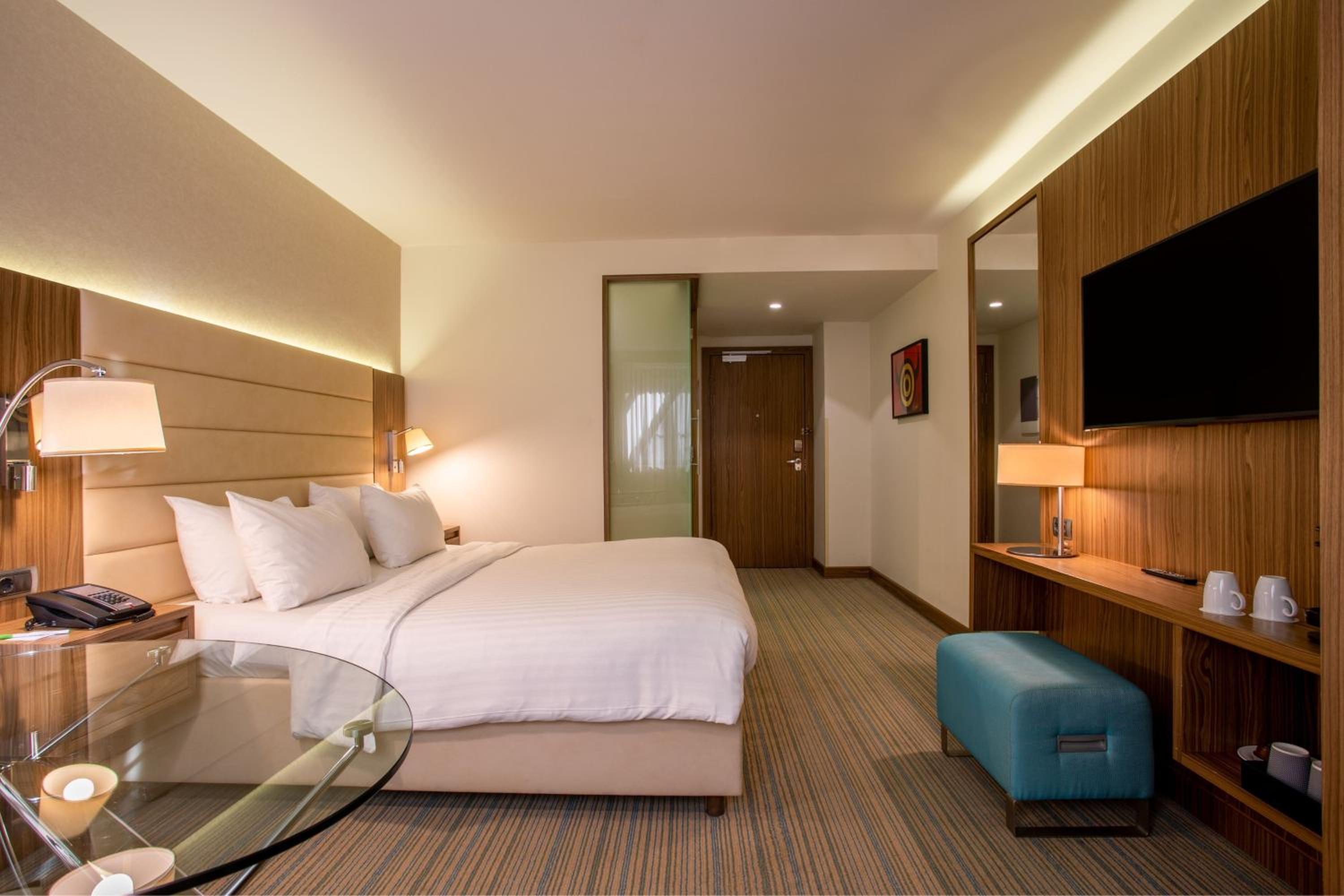 Deluxe Grand Room with King Bed