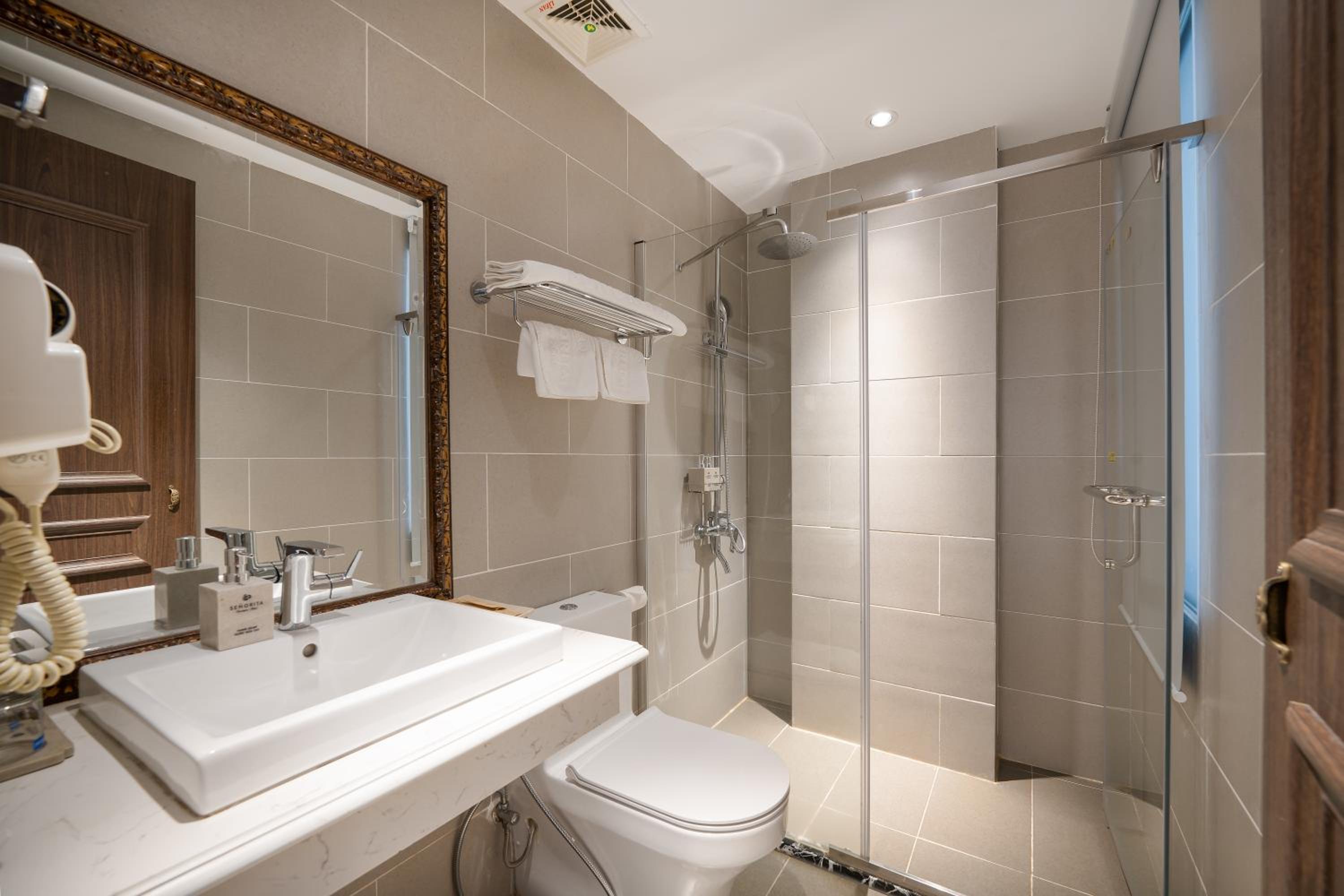 Deluxe Twin Room with Balcony