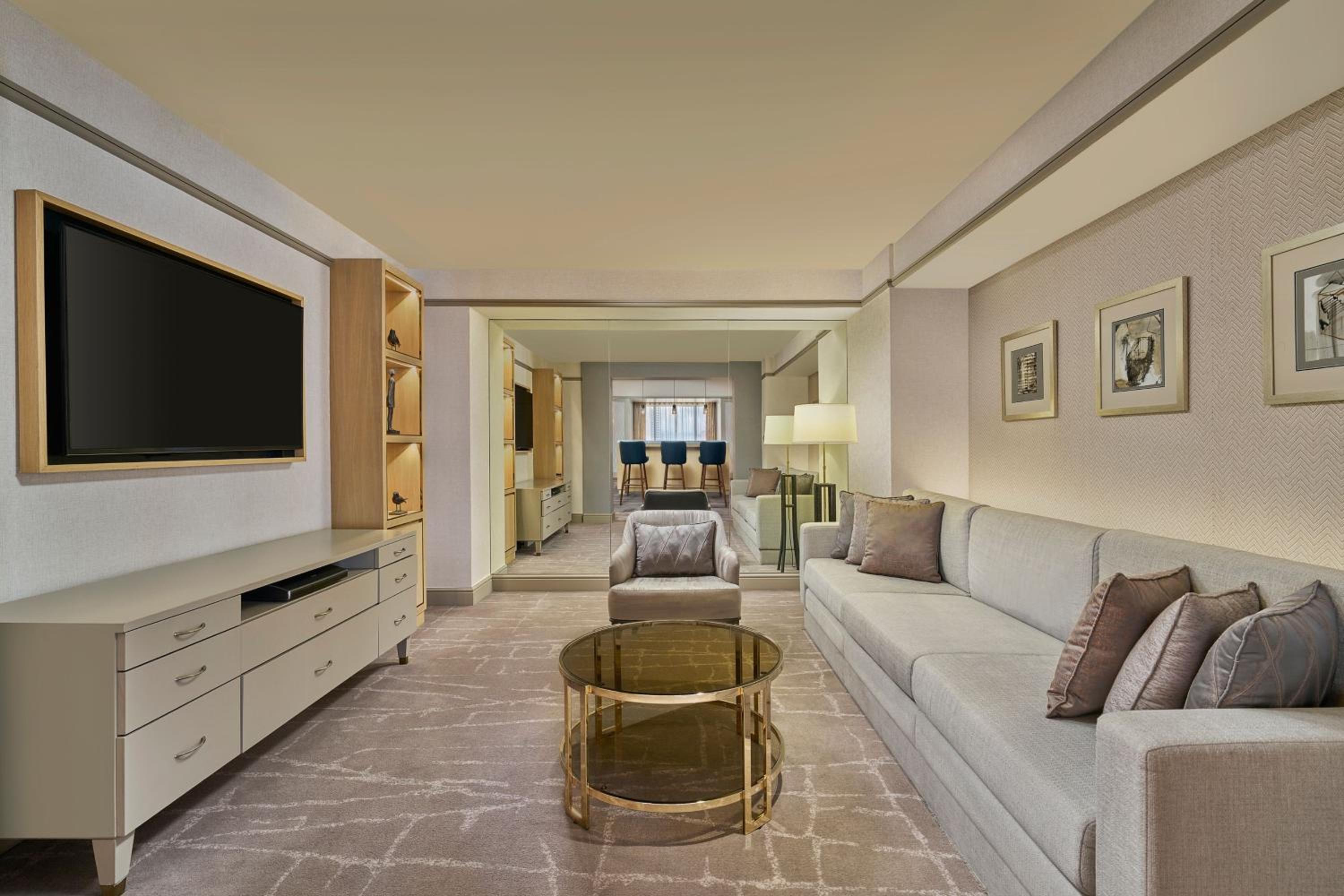 1 King Bed, City View, Club Lounge Access, Imperial Suite