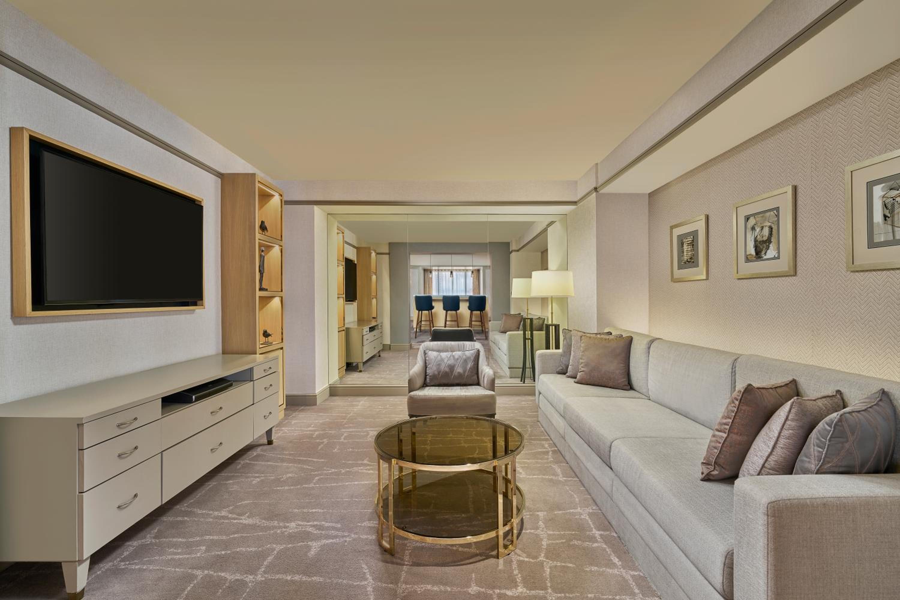 1 King Bed, City View, Club Lounge Access, Imperial Suite