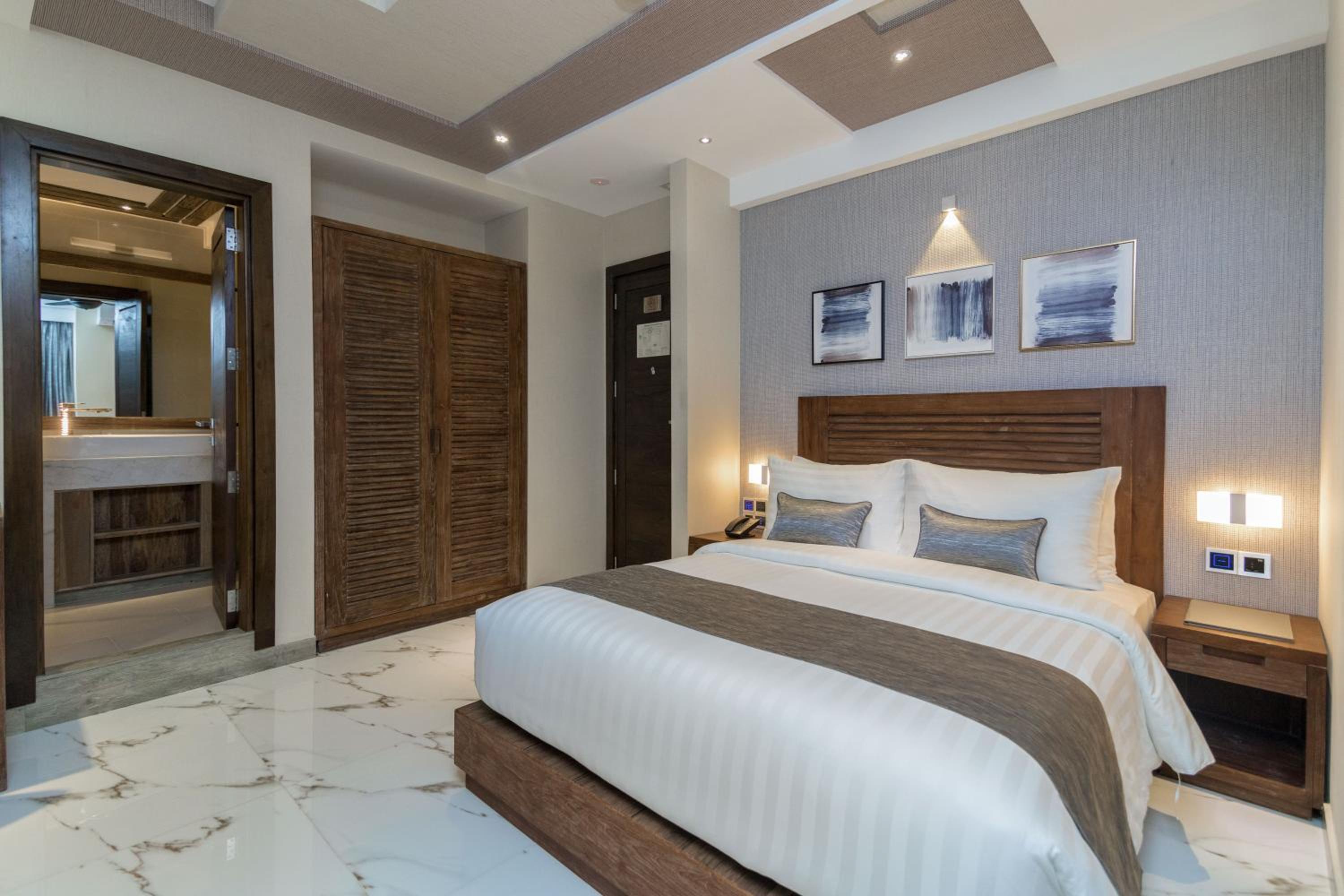 Executive Suite with Balcony (Free Return Airport Transfer)