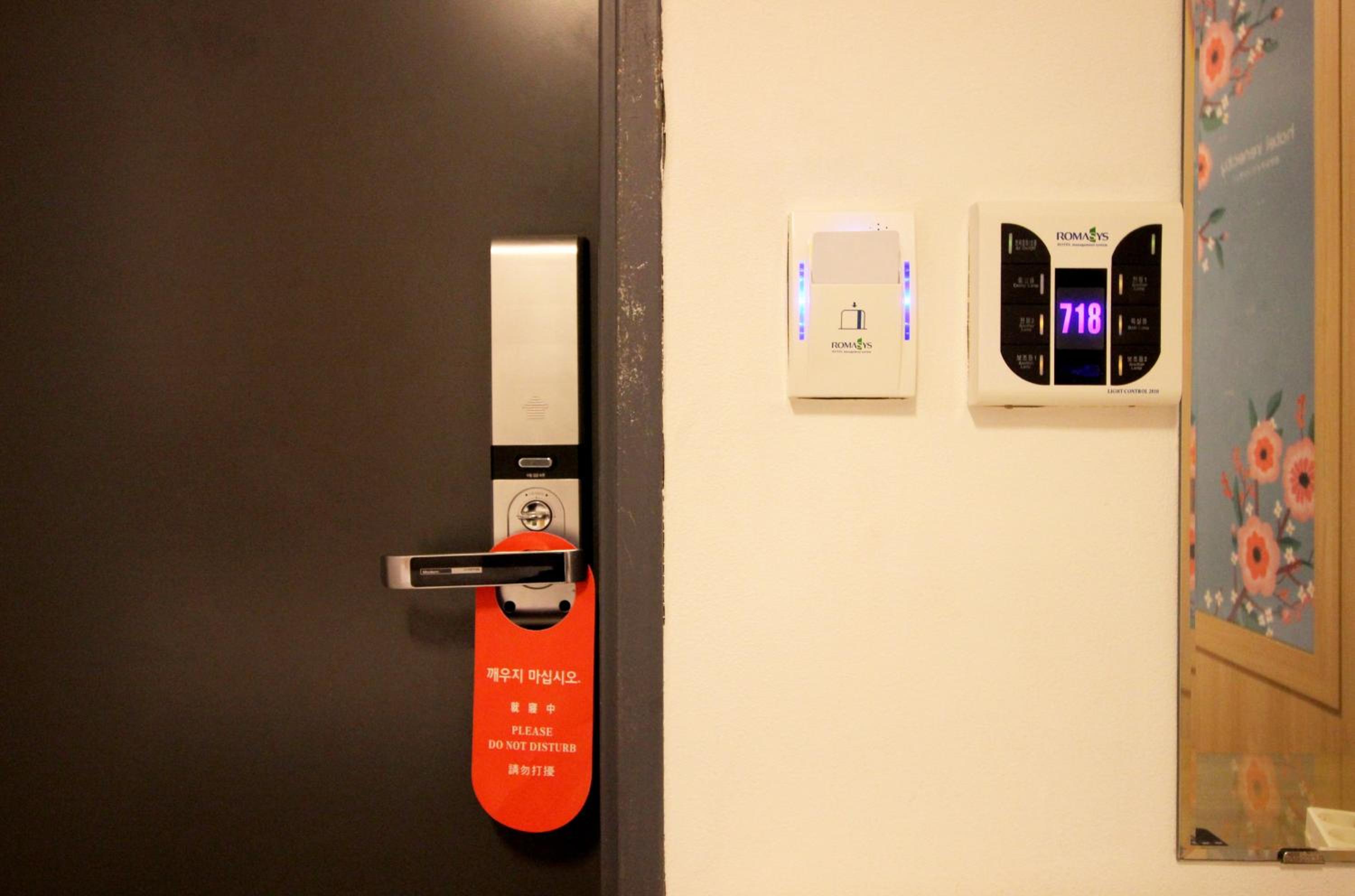  Double Room with No Window