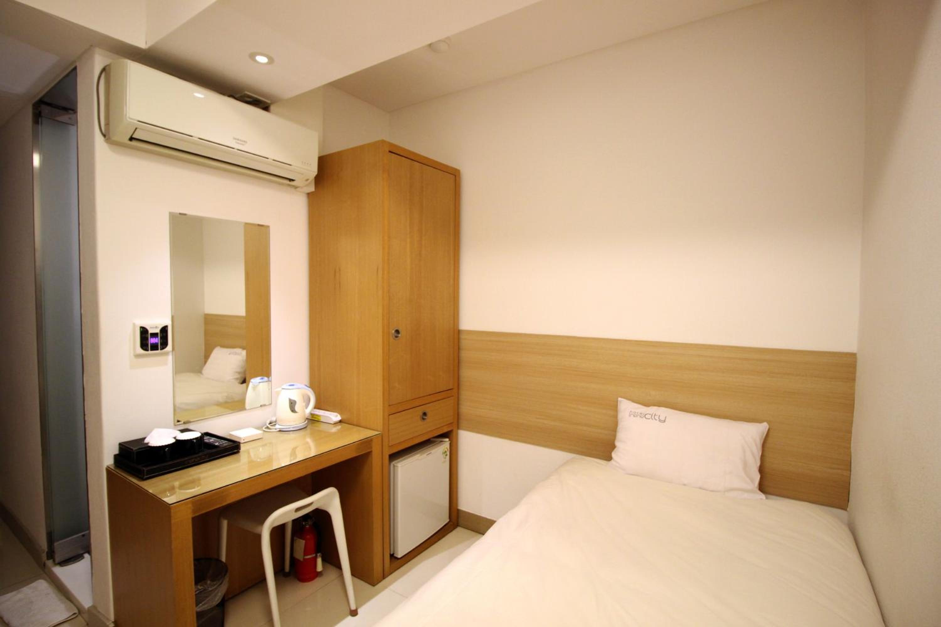 Single Room with No Window