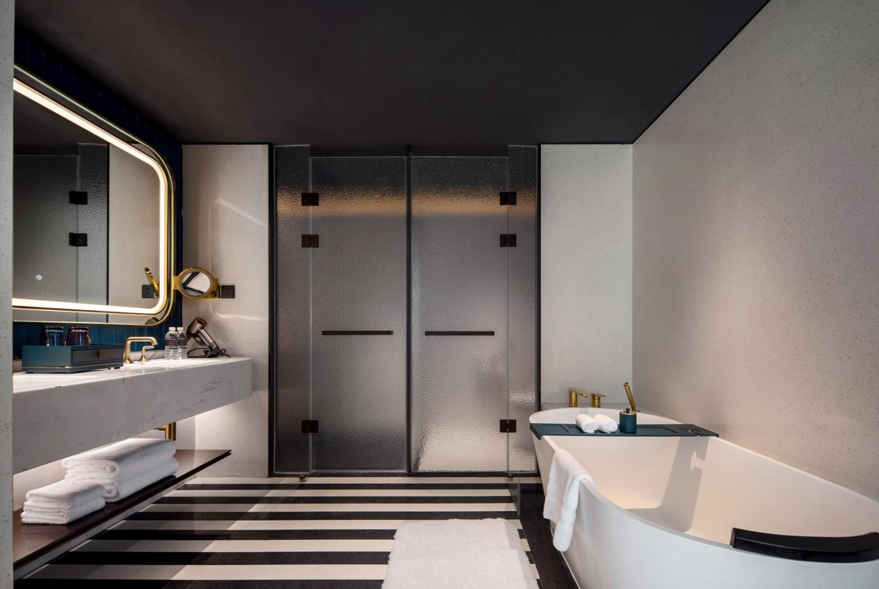 Prestige Suite,  Club Millesime Access, 1 King Size Bed