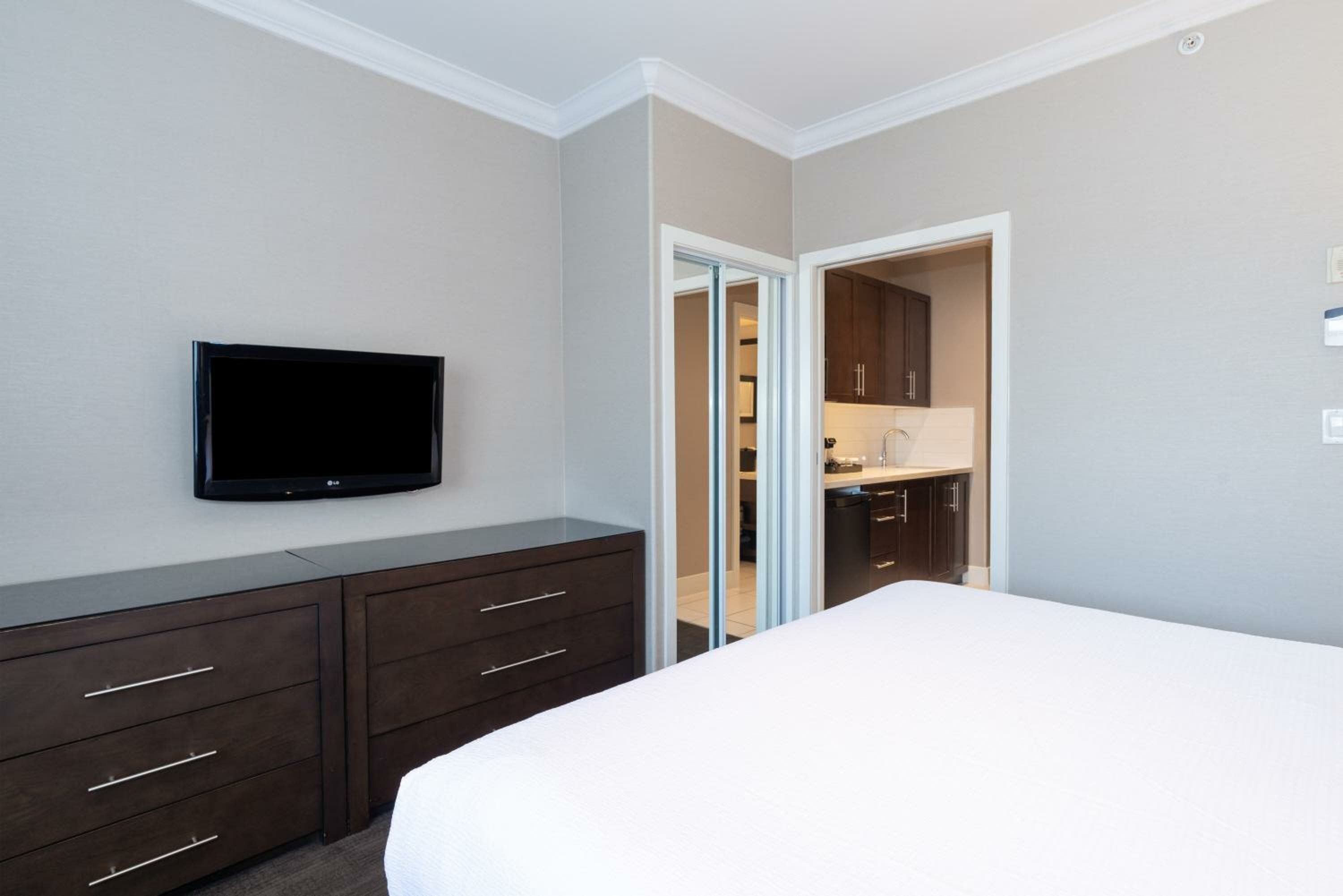 Standard Suite, 1 King Bed, Kitchen, Washer Dryer