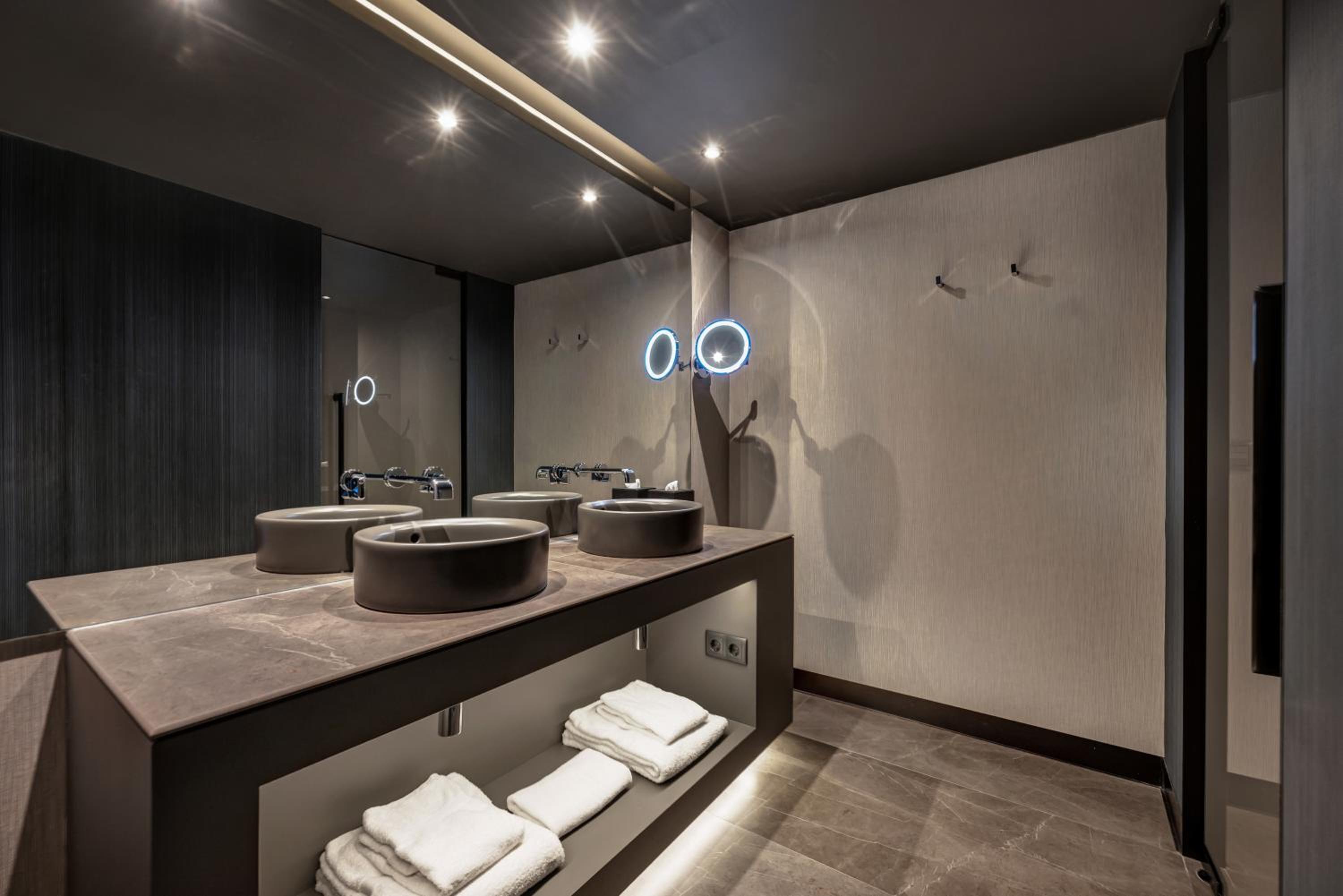 Deluxe Duplex King Suite