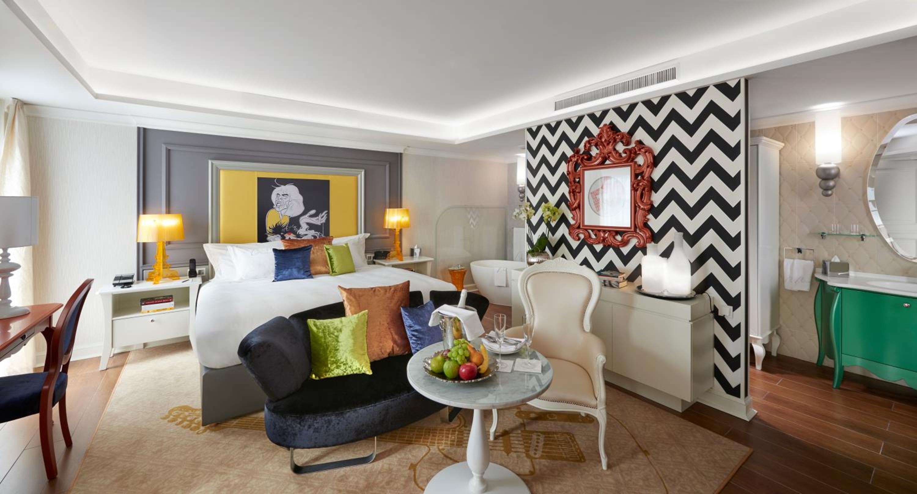 Aria Signature - Large Luxury King Room 