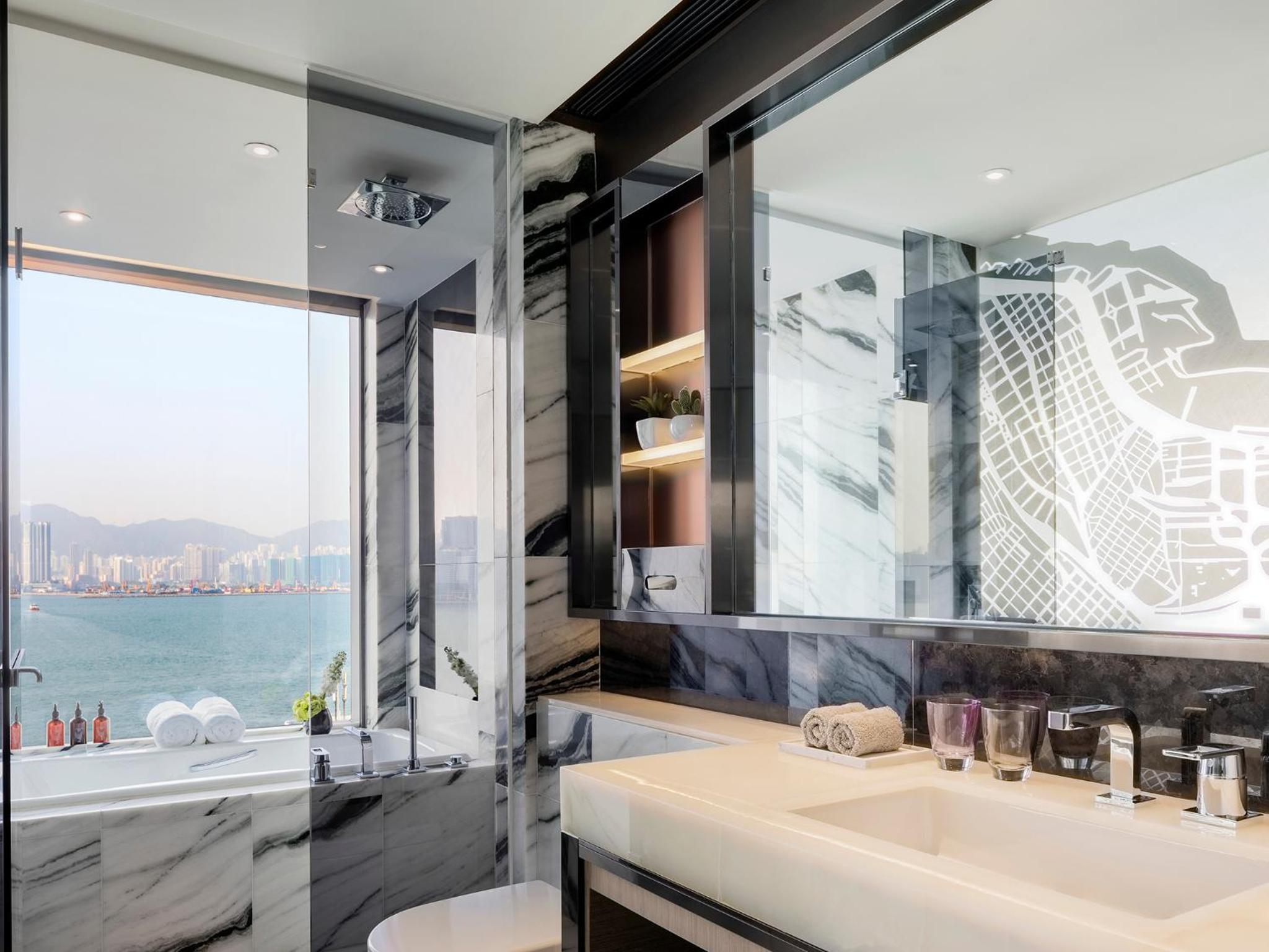 Deluxe King Room with Harbor View