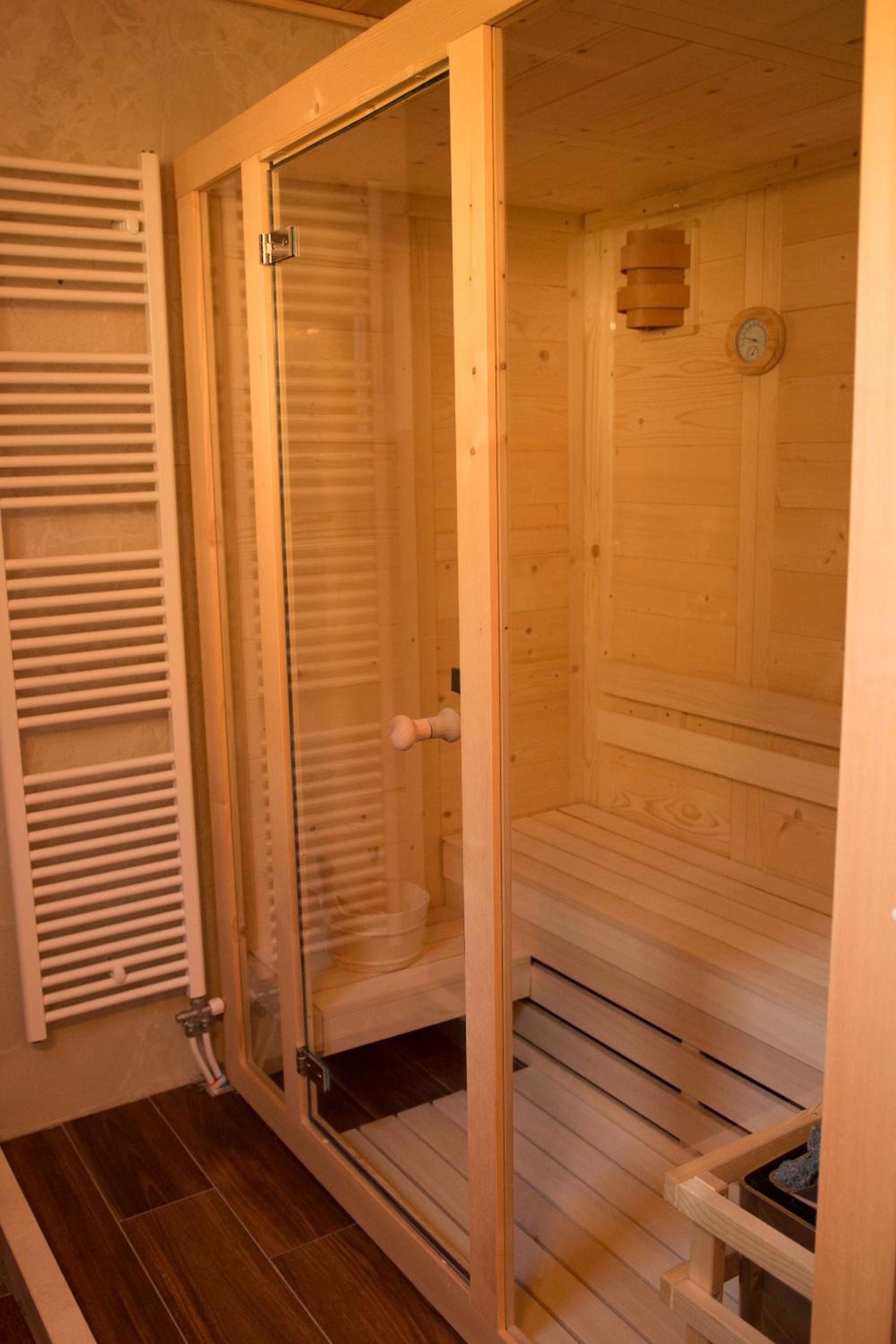 The Woodland Cottage - 2 Bedroom Villa with Sea View, Sauna & Shared Pool