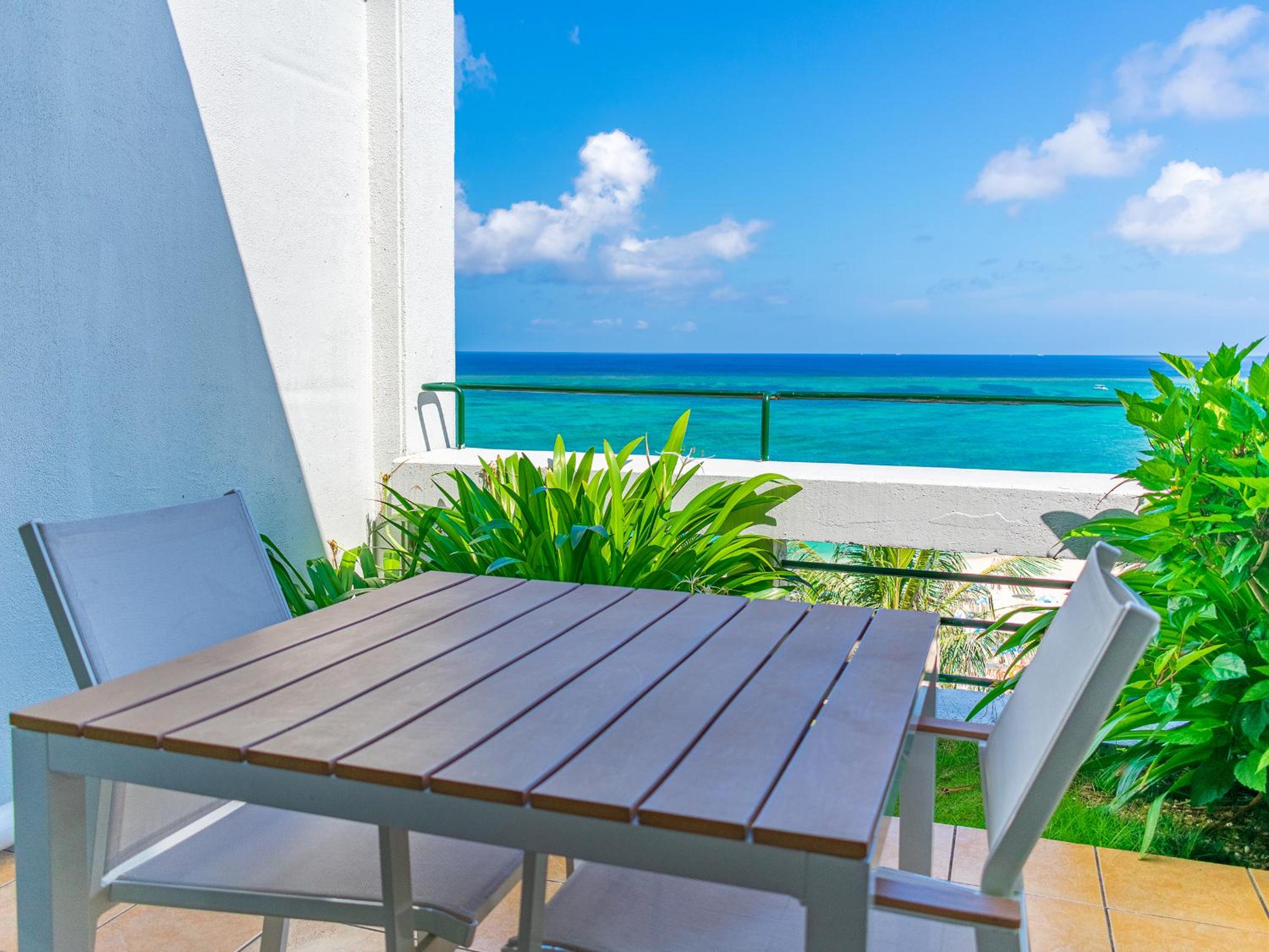 Club Superior Twin Room with Ocean View and Lounge Access - Non-Smoking
