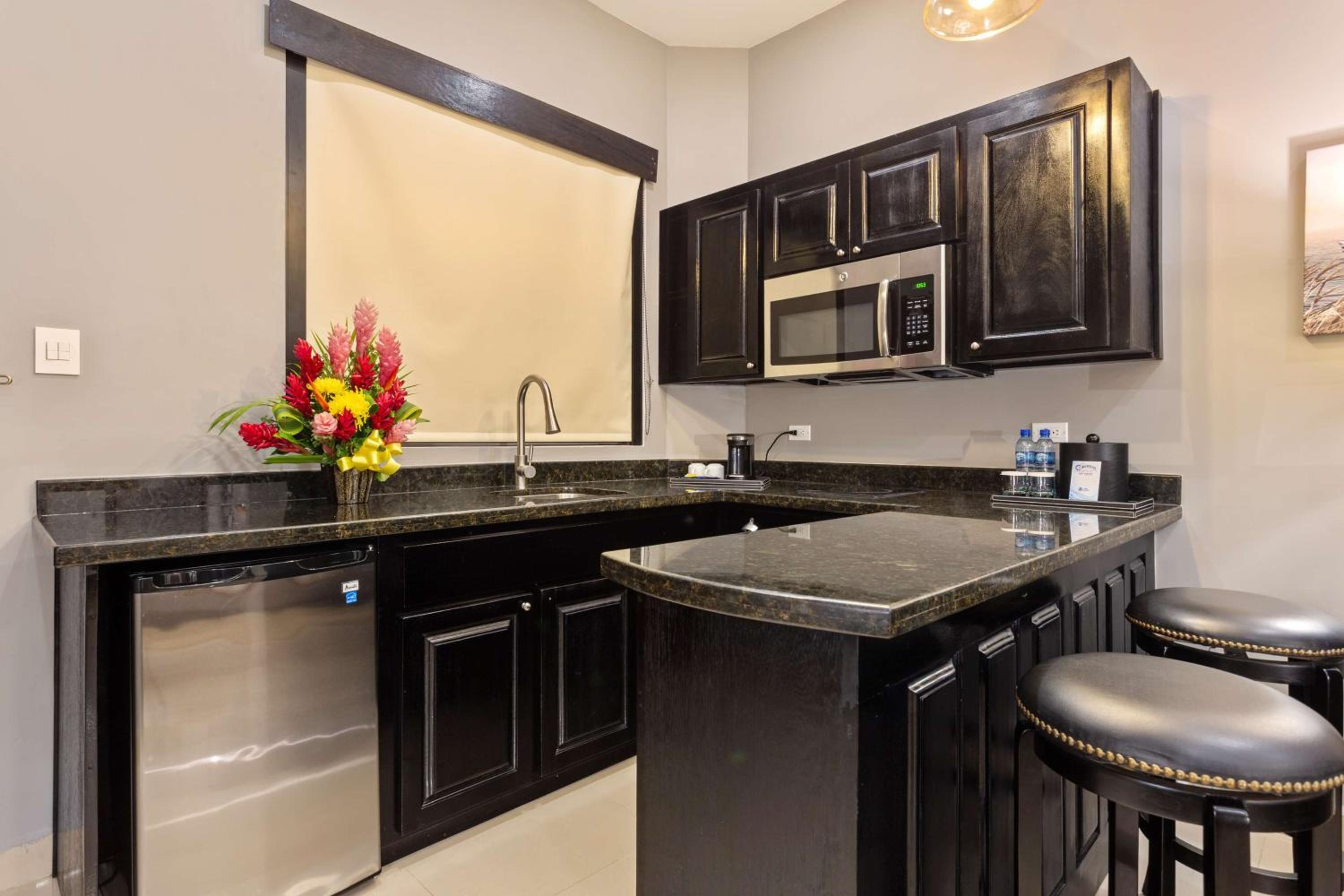 Junior King Suite with Living Room - Non-Smoking