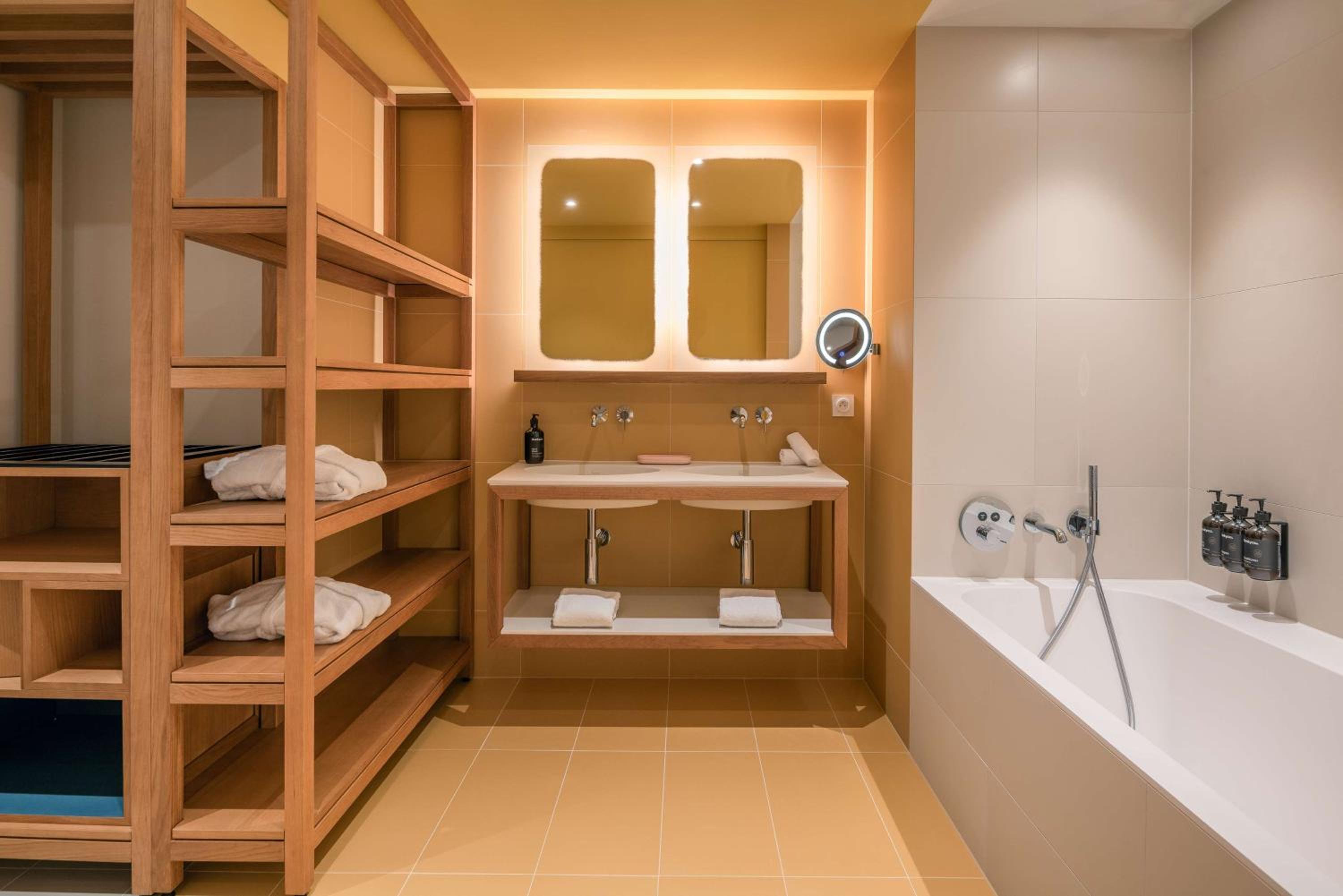 One-Bedroom King Suite with Sea View