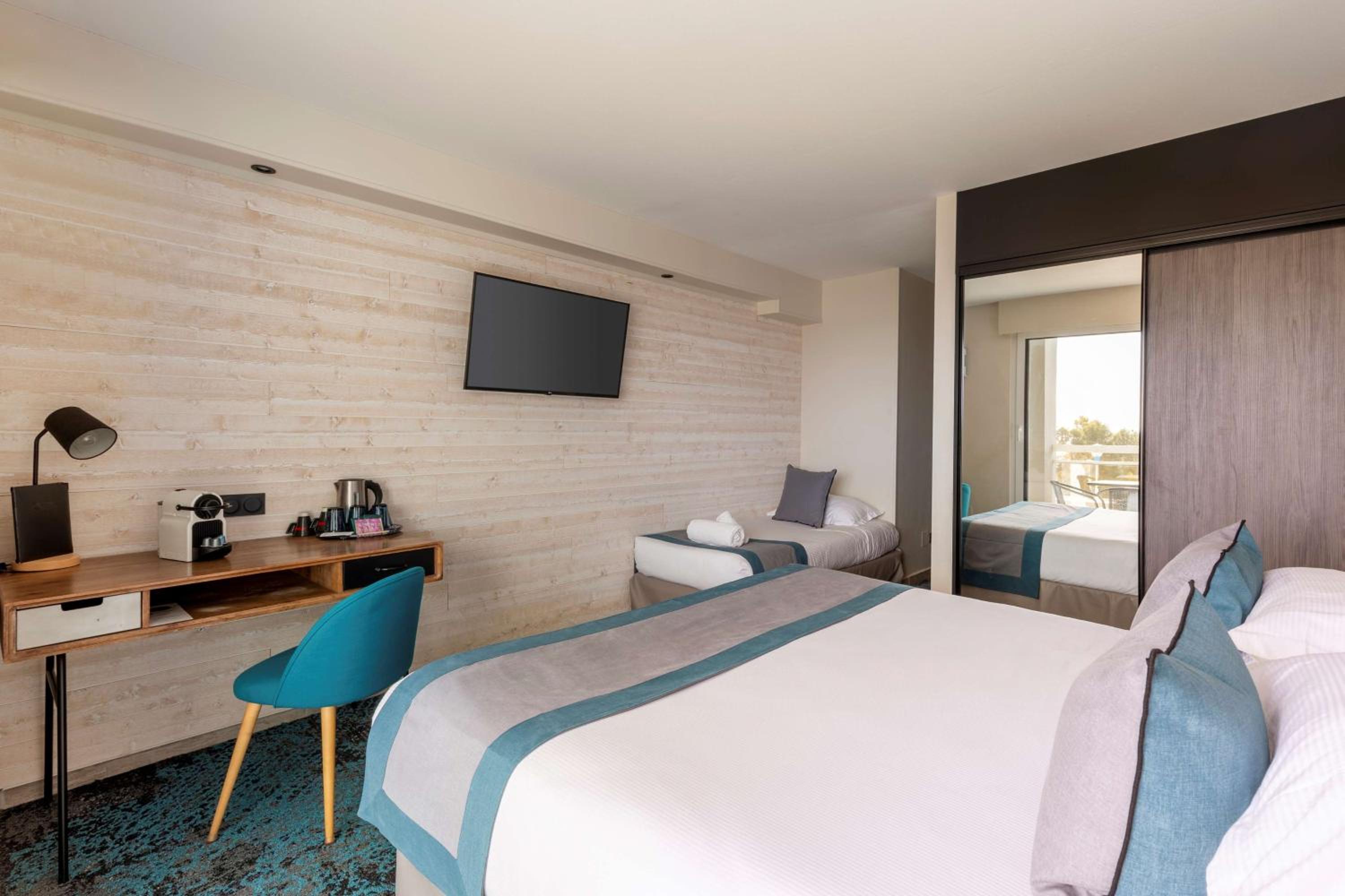 Triple Room with Sea View