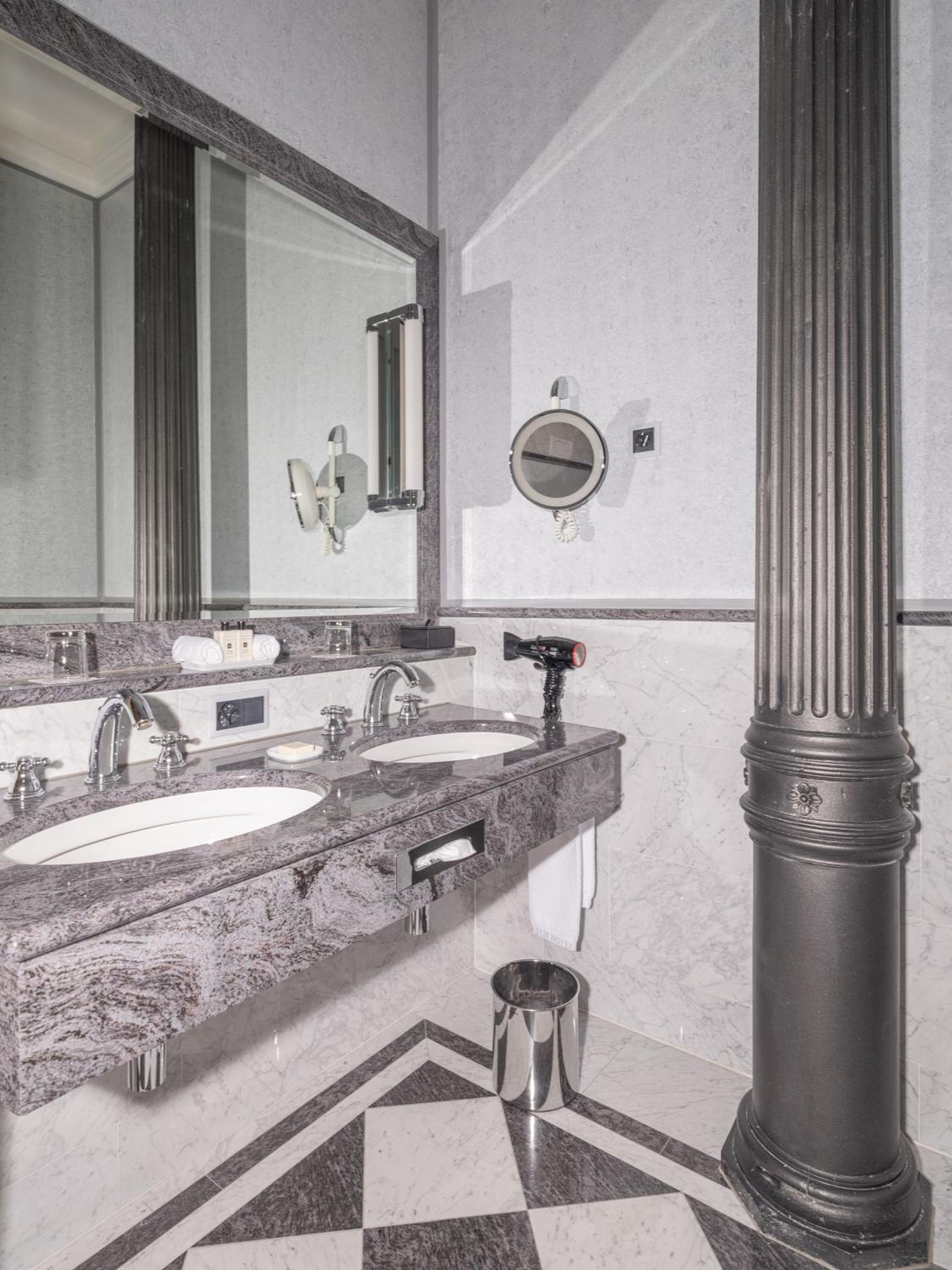 Double Deluxe Classic Lake Side