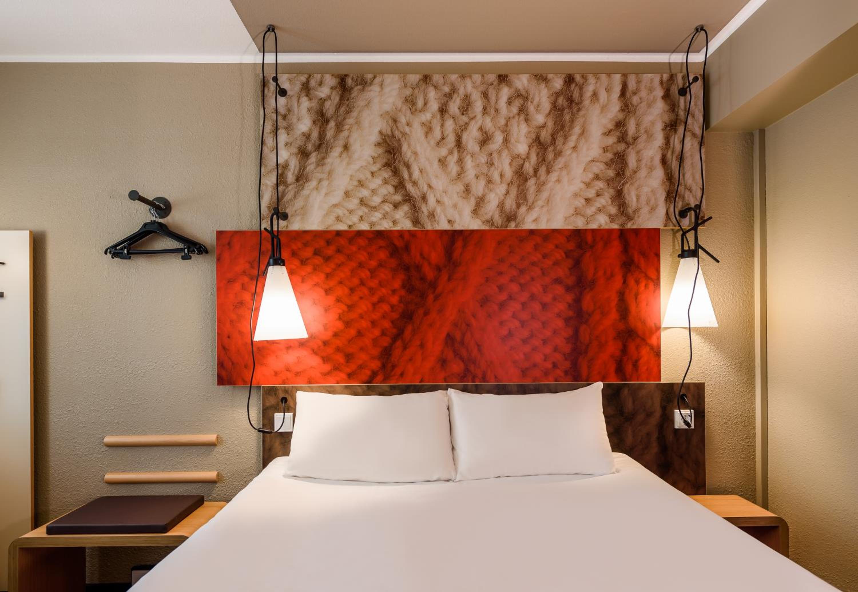 Standard Queen Room
