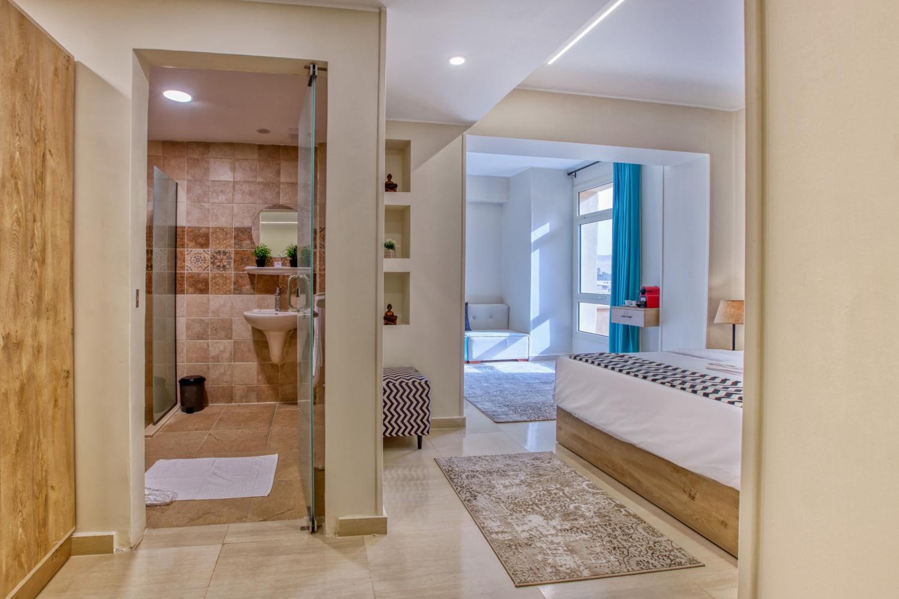 Deluxe Suite Panoramic Pyramids & Sphinx View