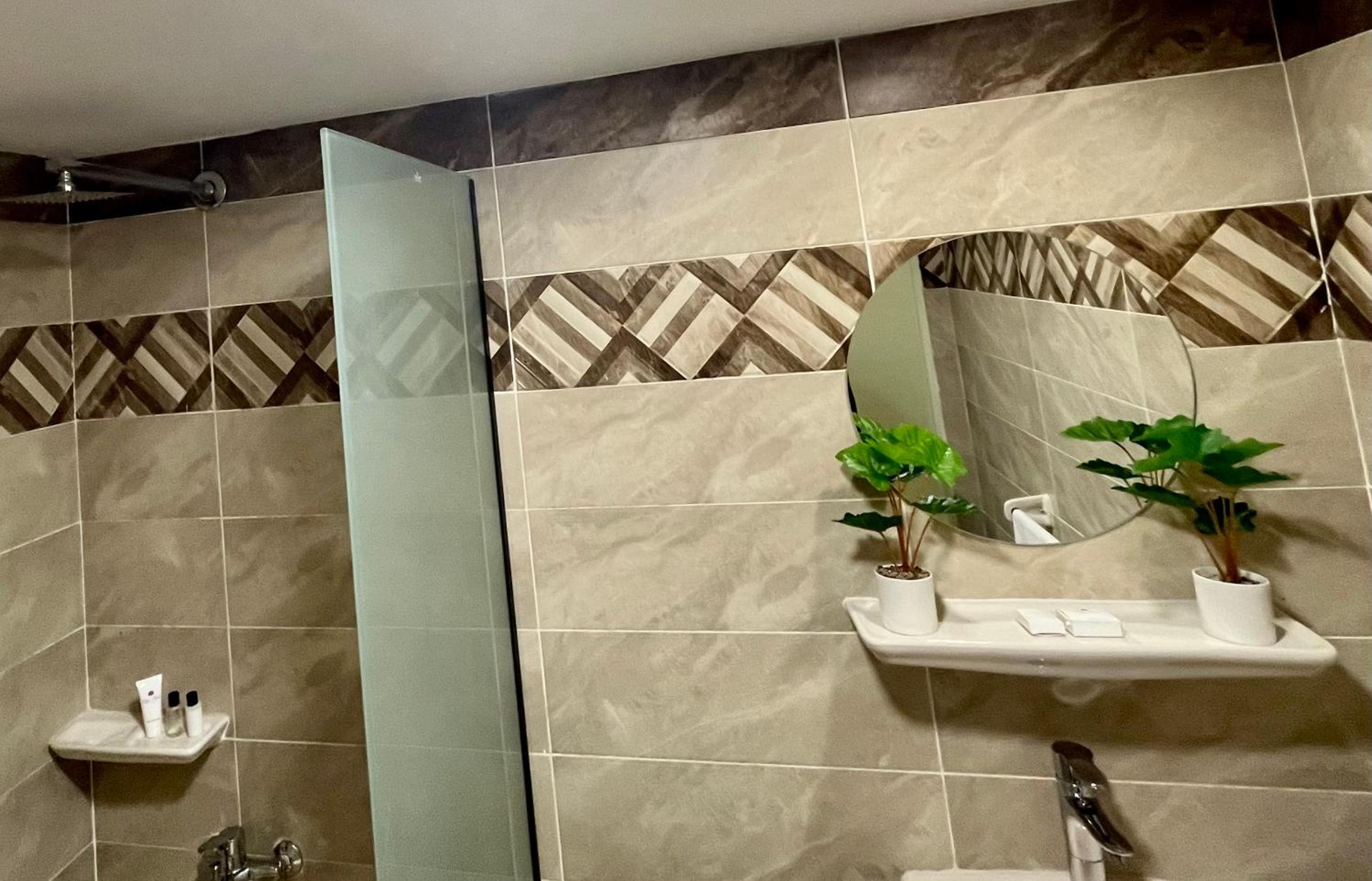 Deluxe Suite Panoramic Pyramids & Sphinx View