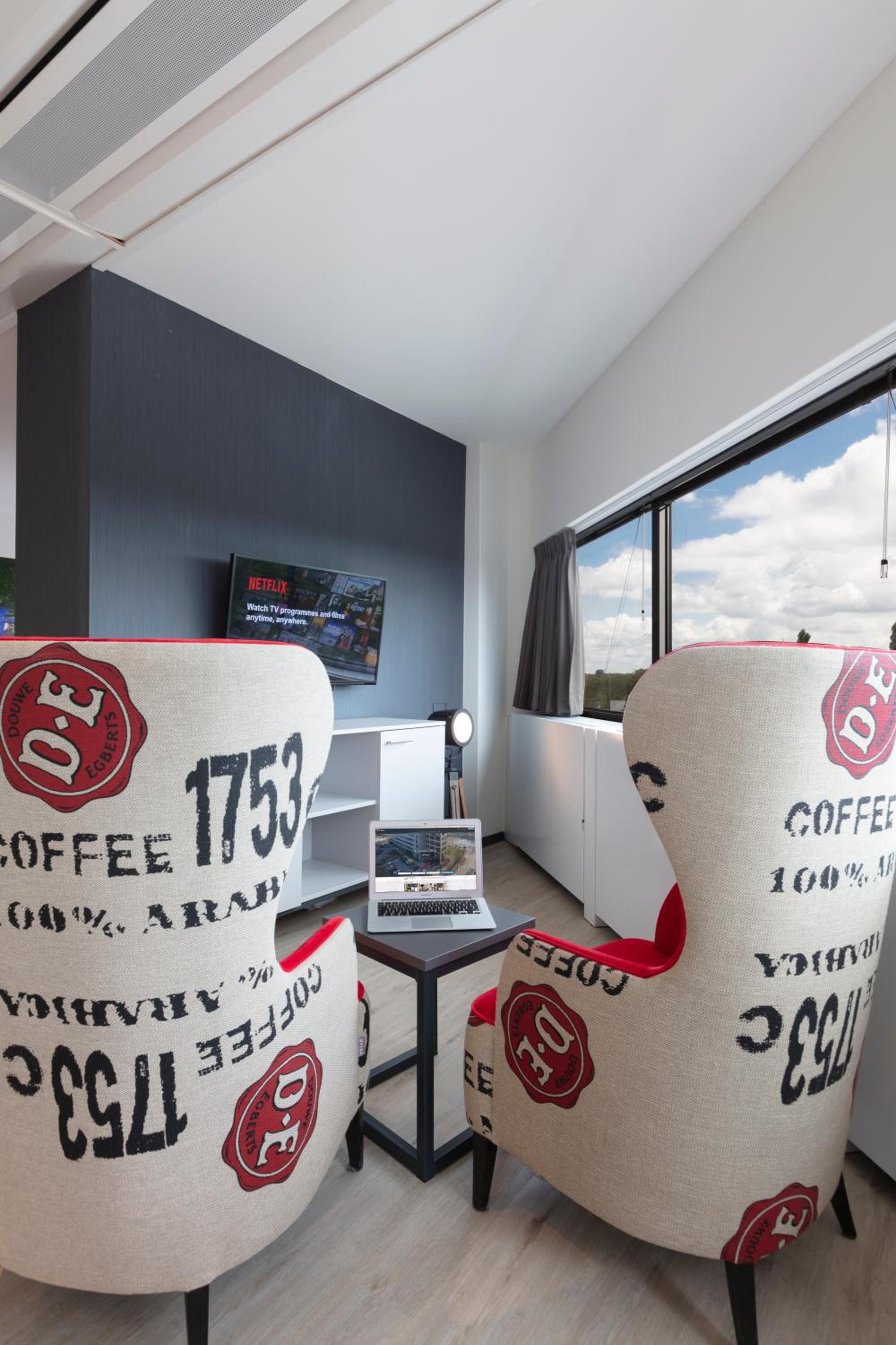 Deluxe Suite with Kitchen