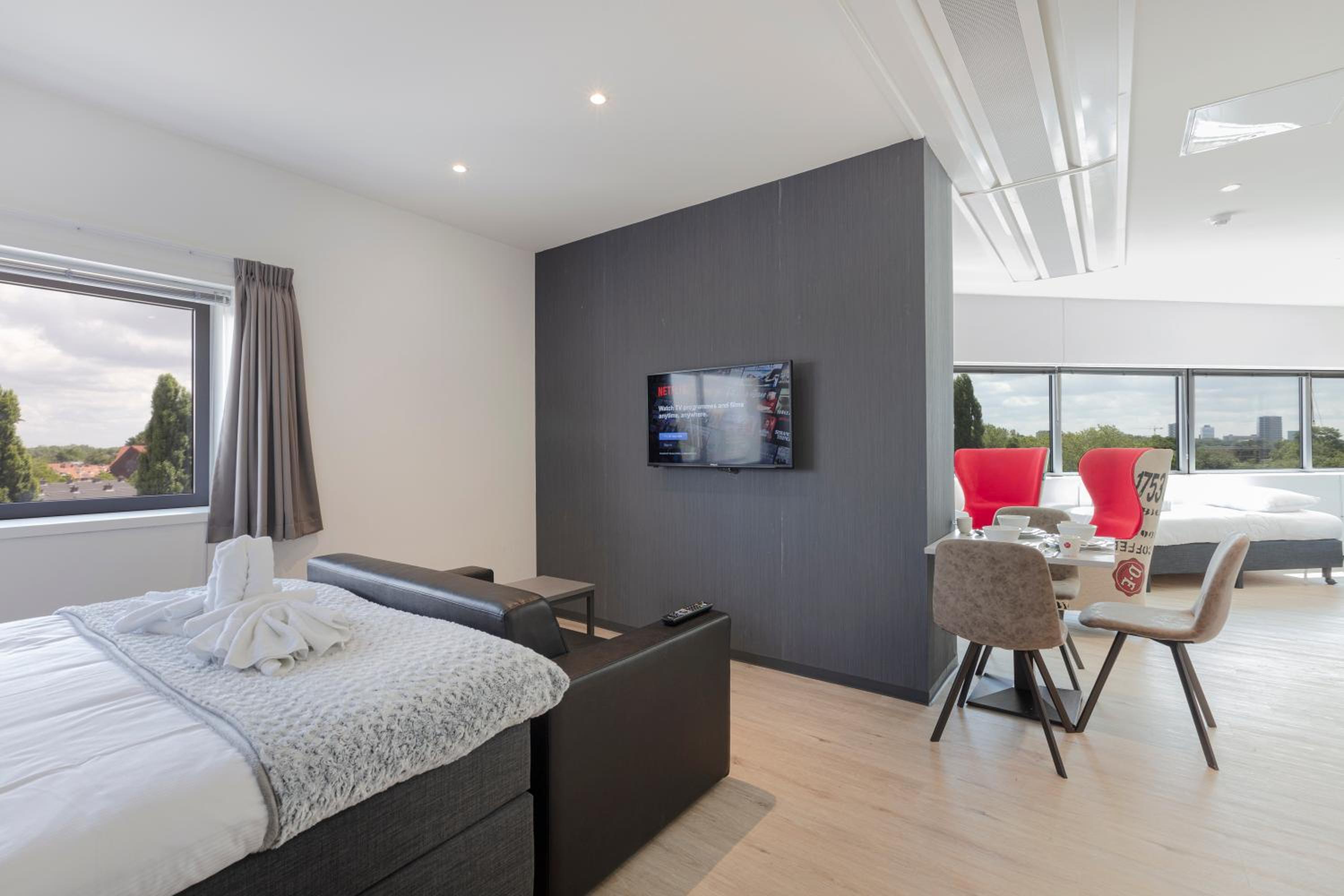 Deluxe Suite with Kitchen