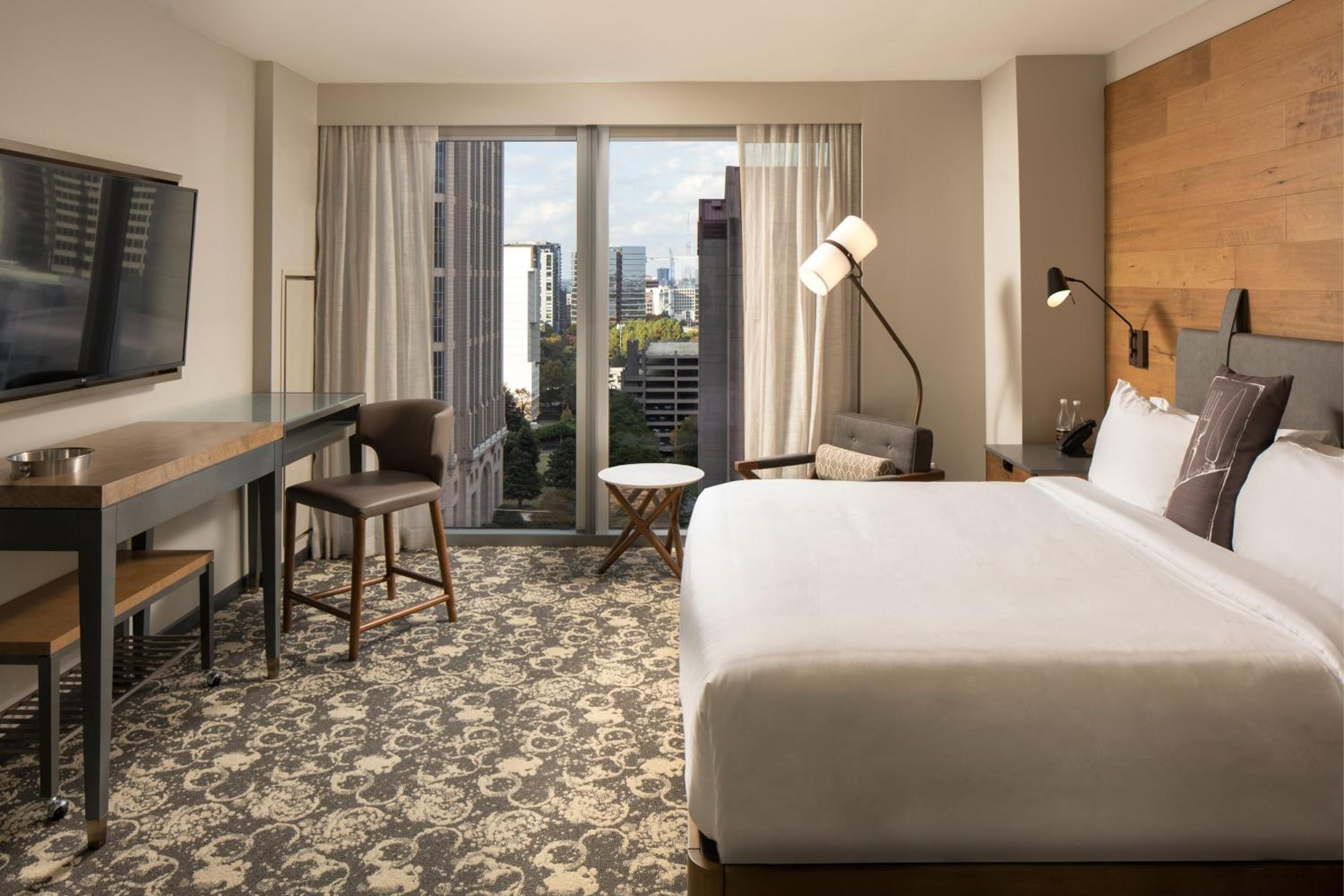 1 Bedroom Suite with 1 King, City view