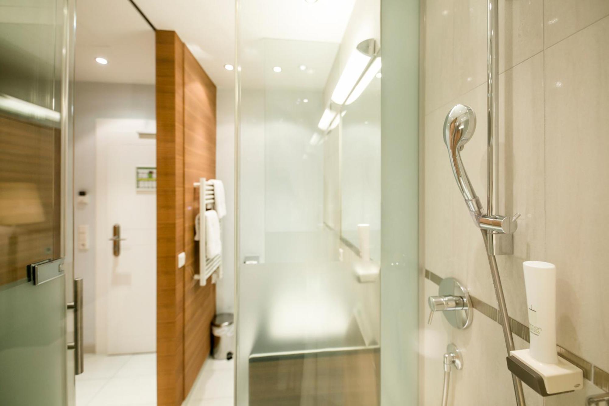 Economy Business (Glass Bathroom) Room 