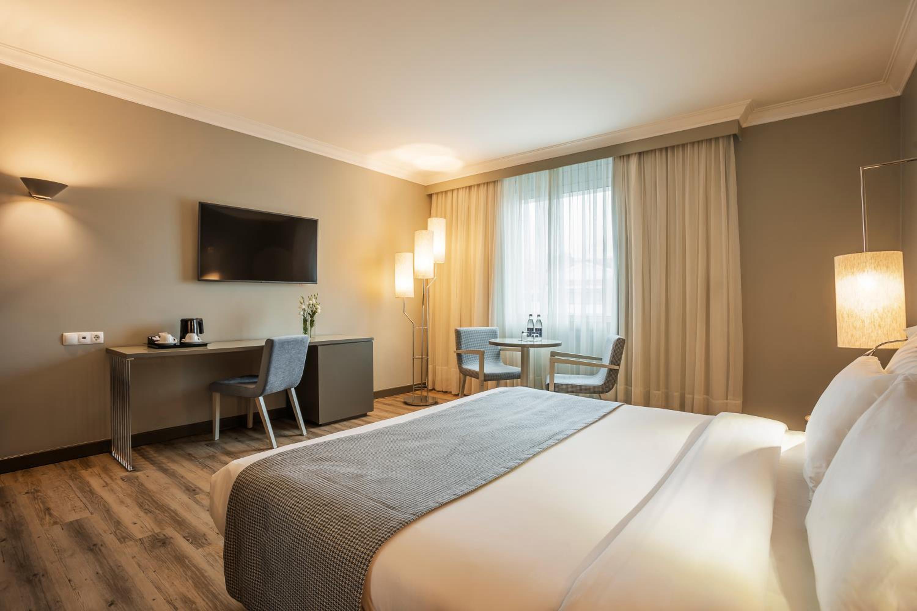 Family Room (2 Adults + 2 Children up to 12 years old)