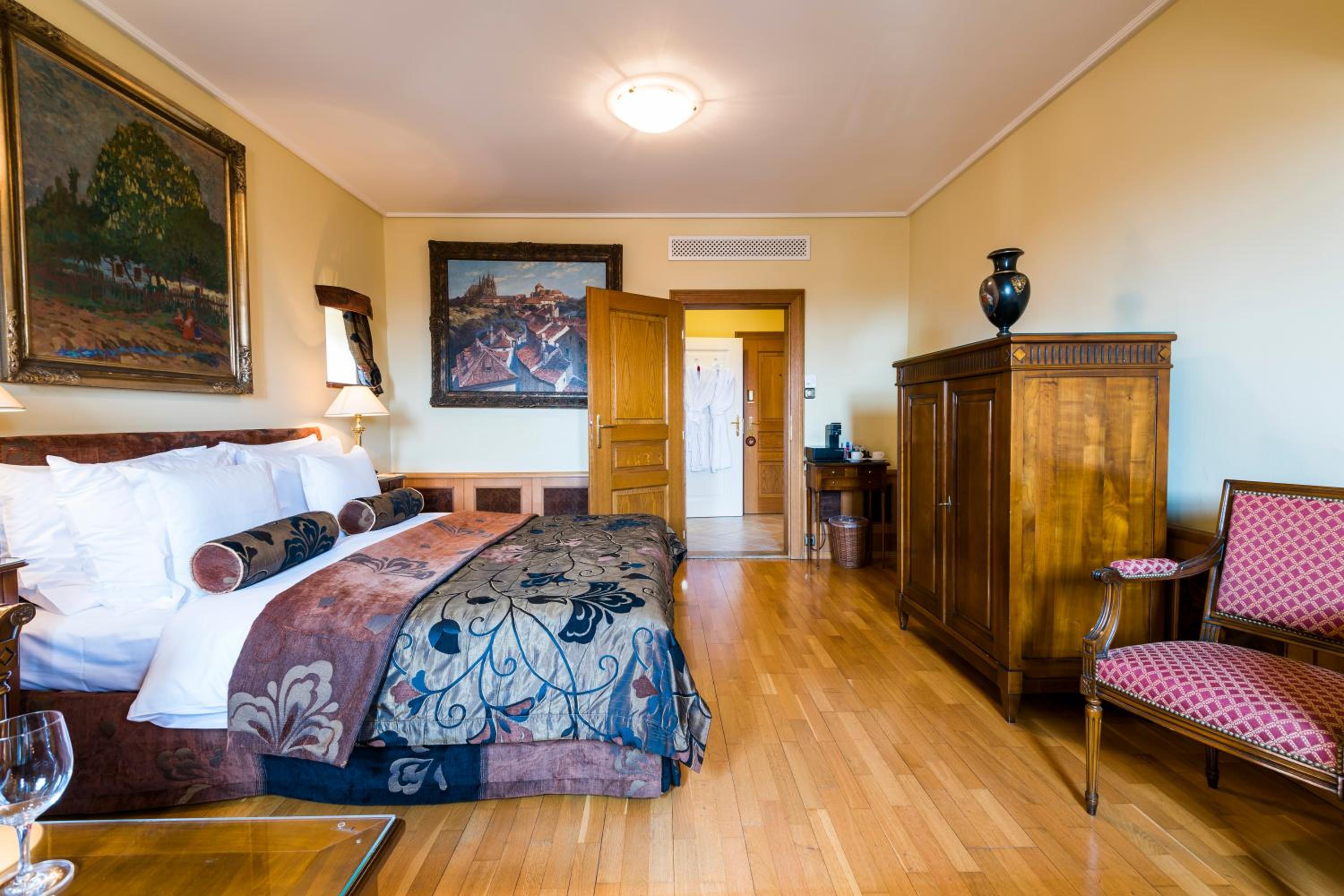 Grand Deluxe Double / Twin Room