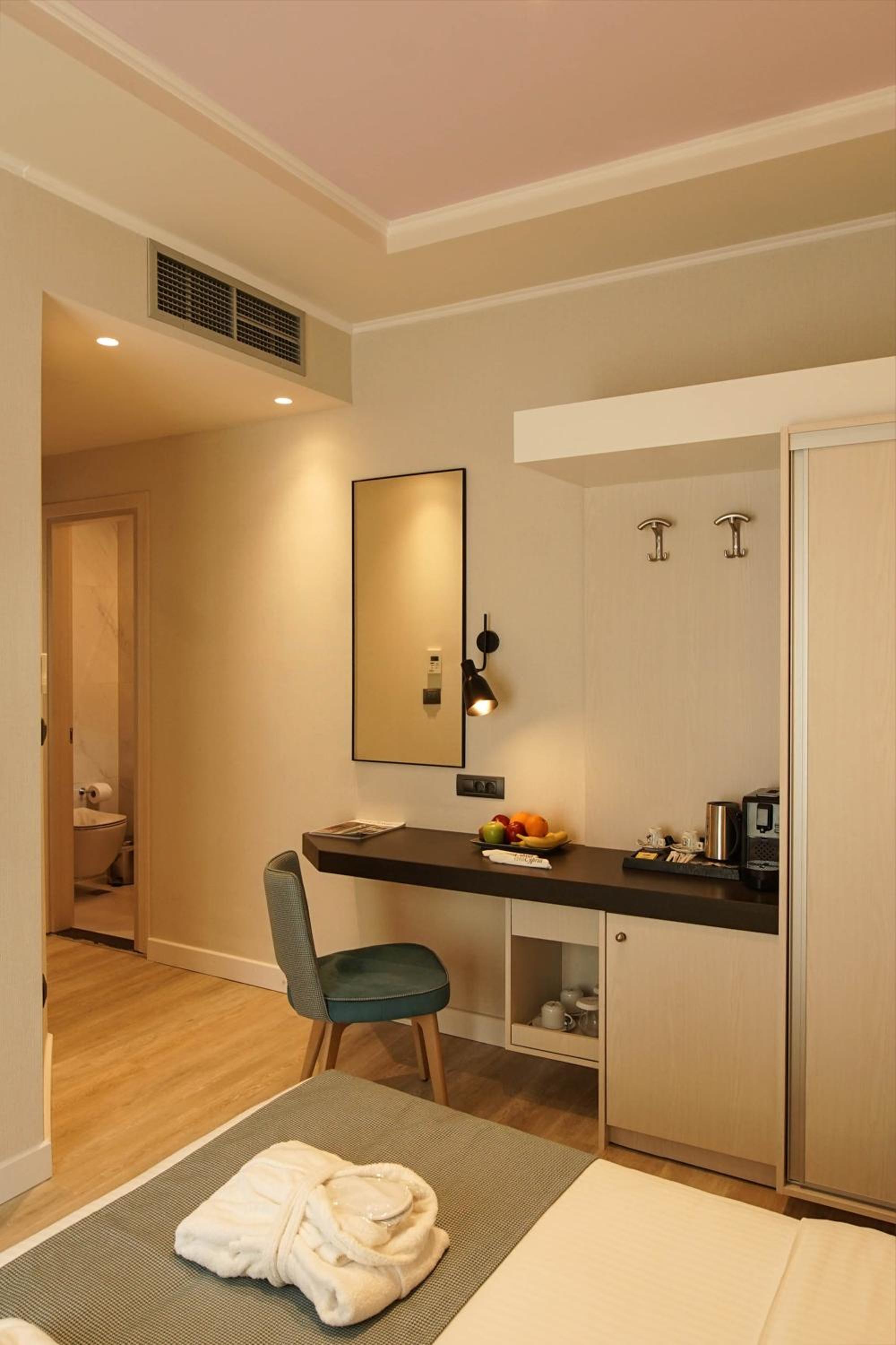 Junior Suite with Acropolis View