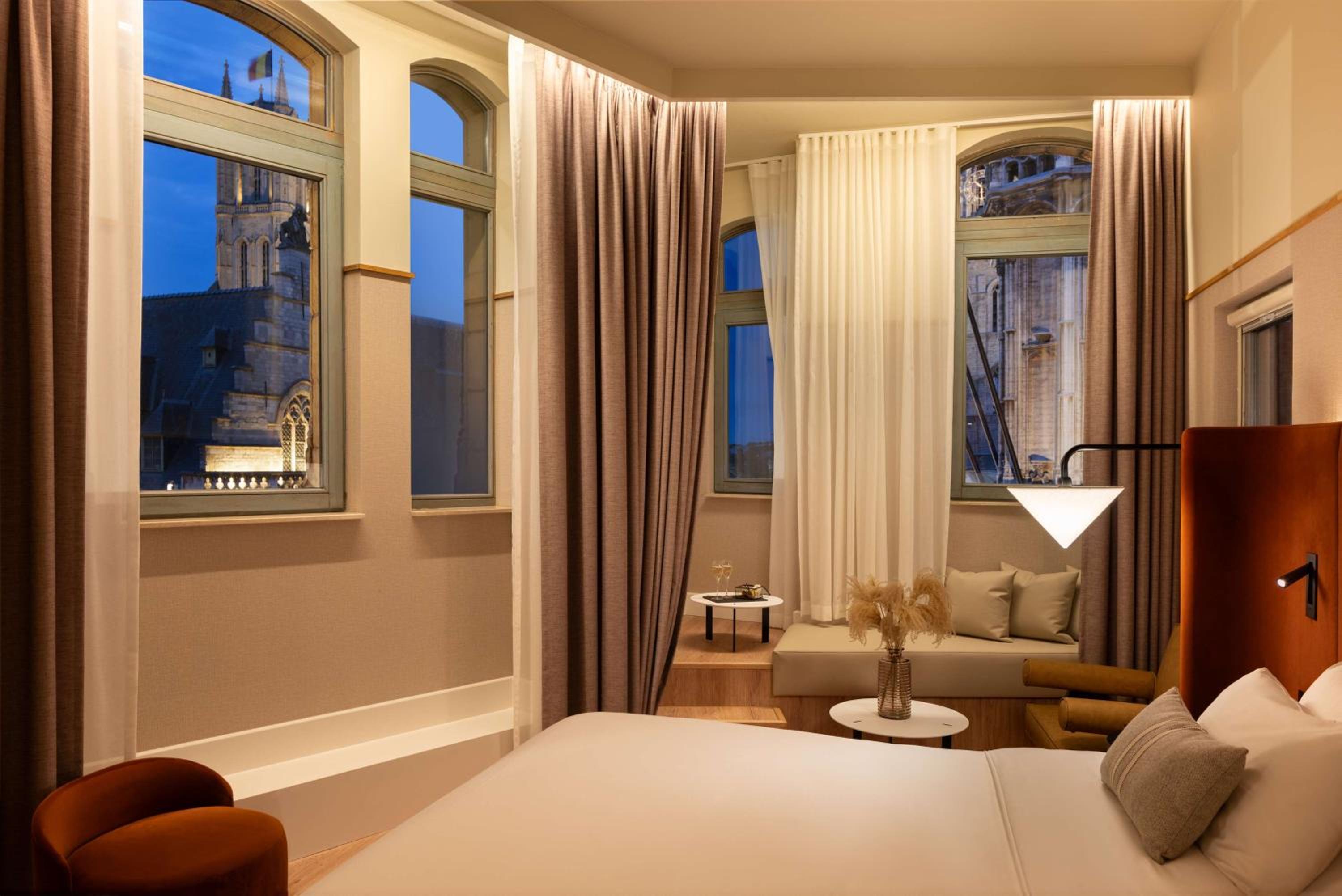 Family Room with Twin Extra Bed (2 Adults + 1 Child)