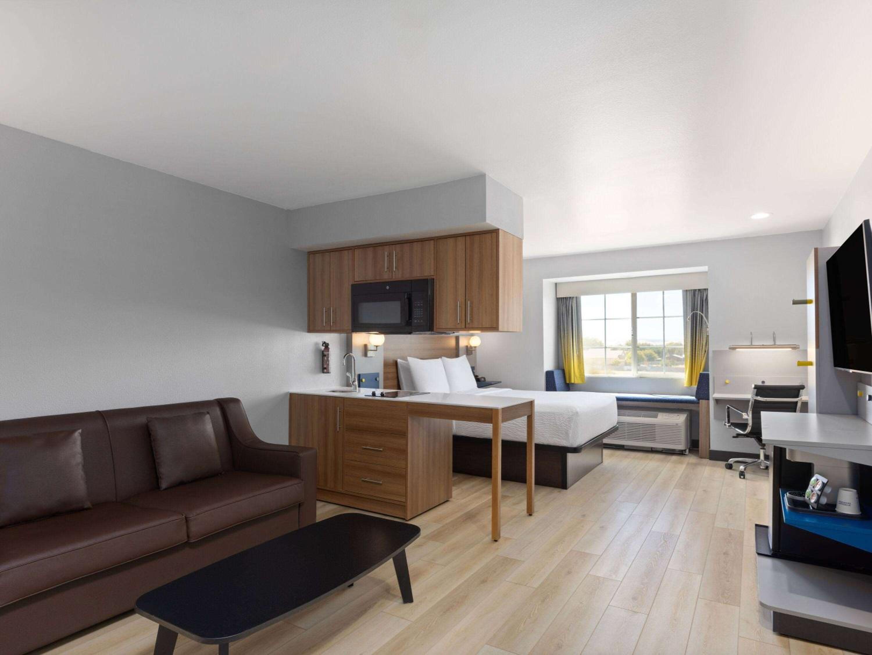 Efficiency Studio Suite with One Queen Bed - Non-Smoking