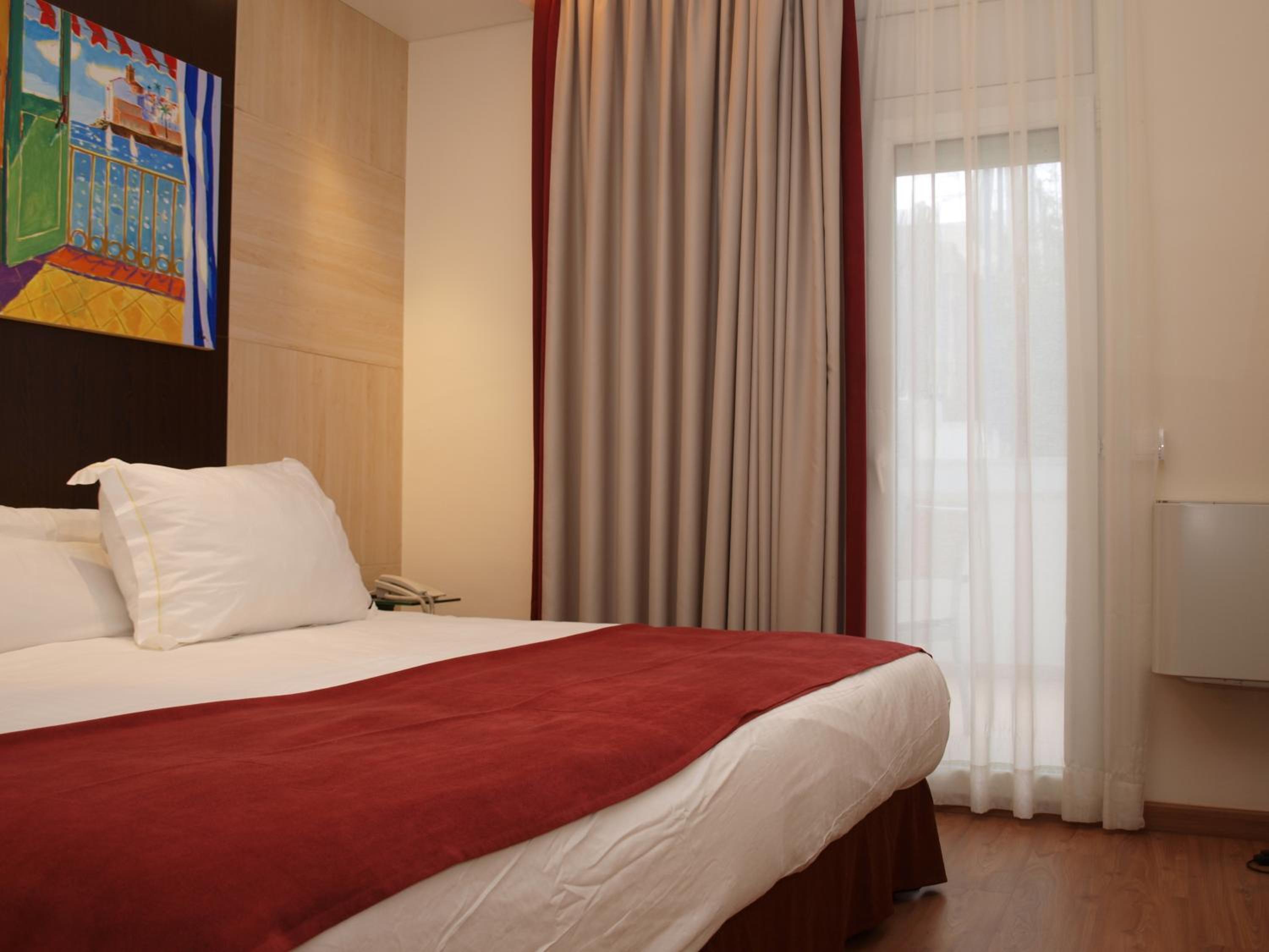 Double or Twin Room with Balcony and Sea View