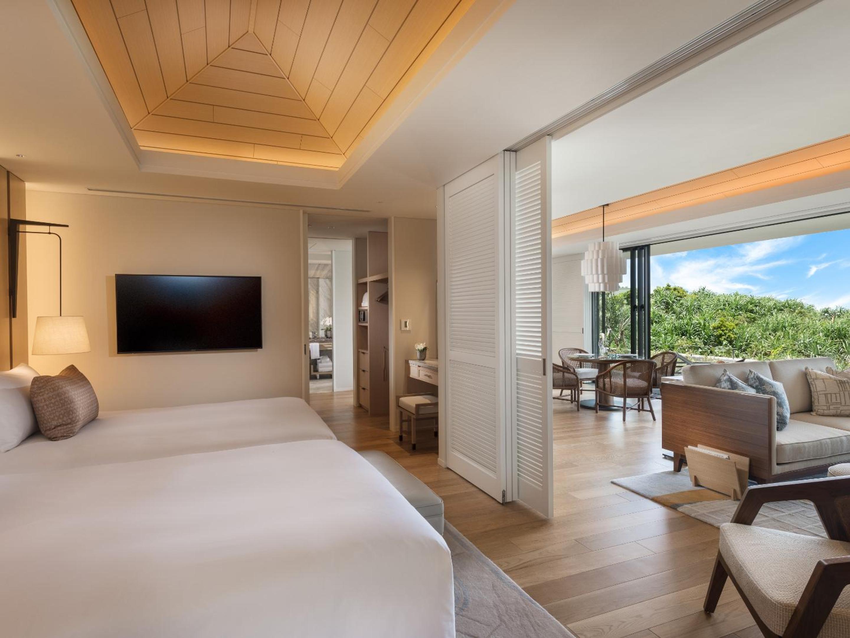 Cliff Villa with Private Pool, Natural Hot Spring and Lounge Access  