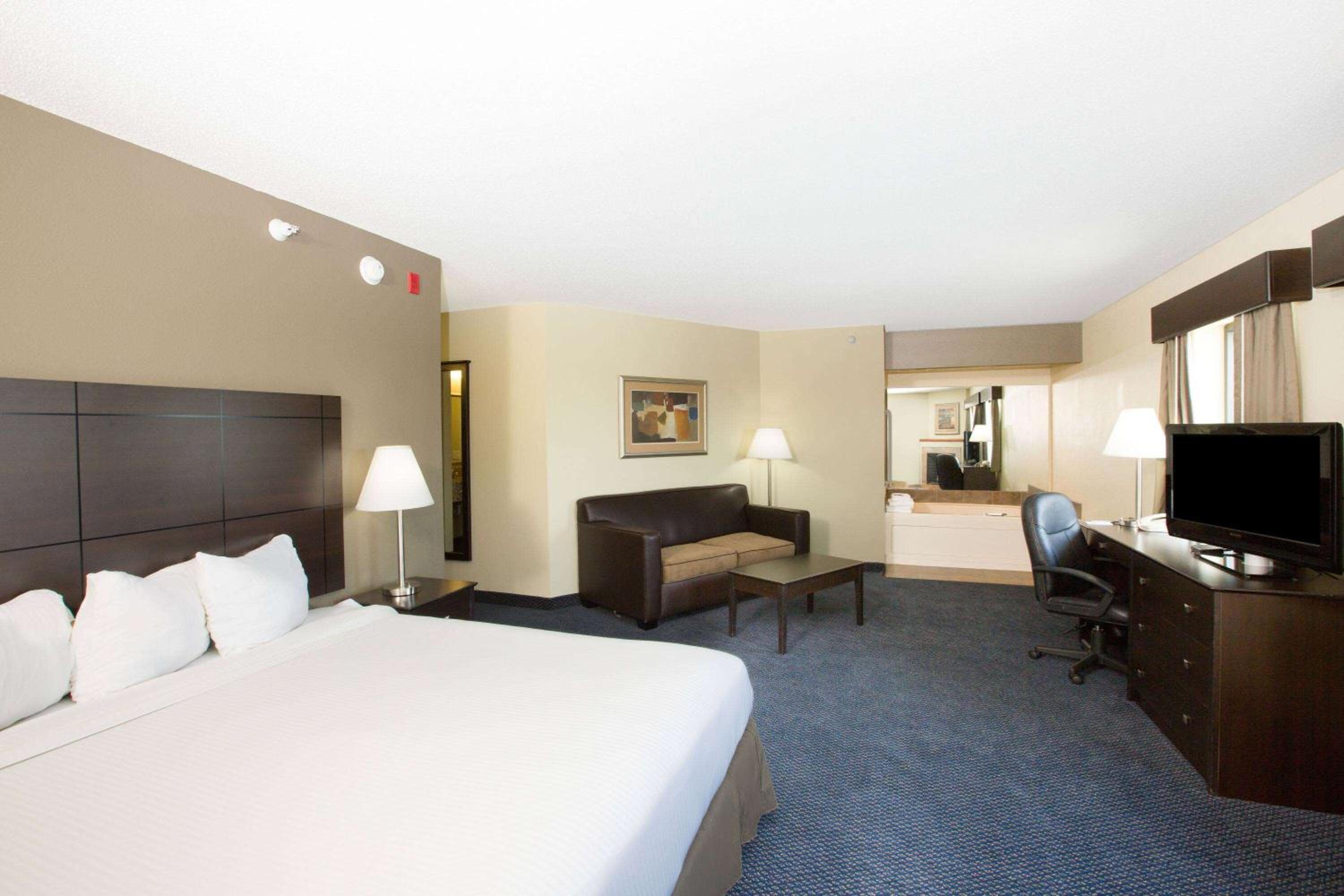 Deluxe King Studio Suite