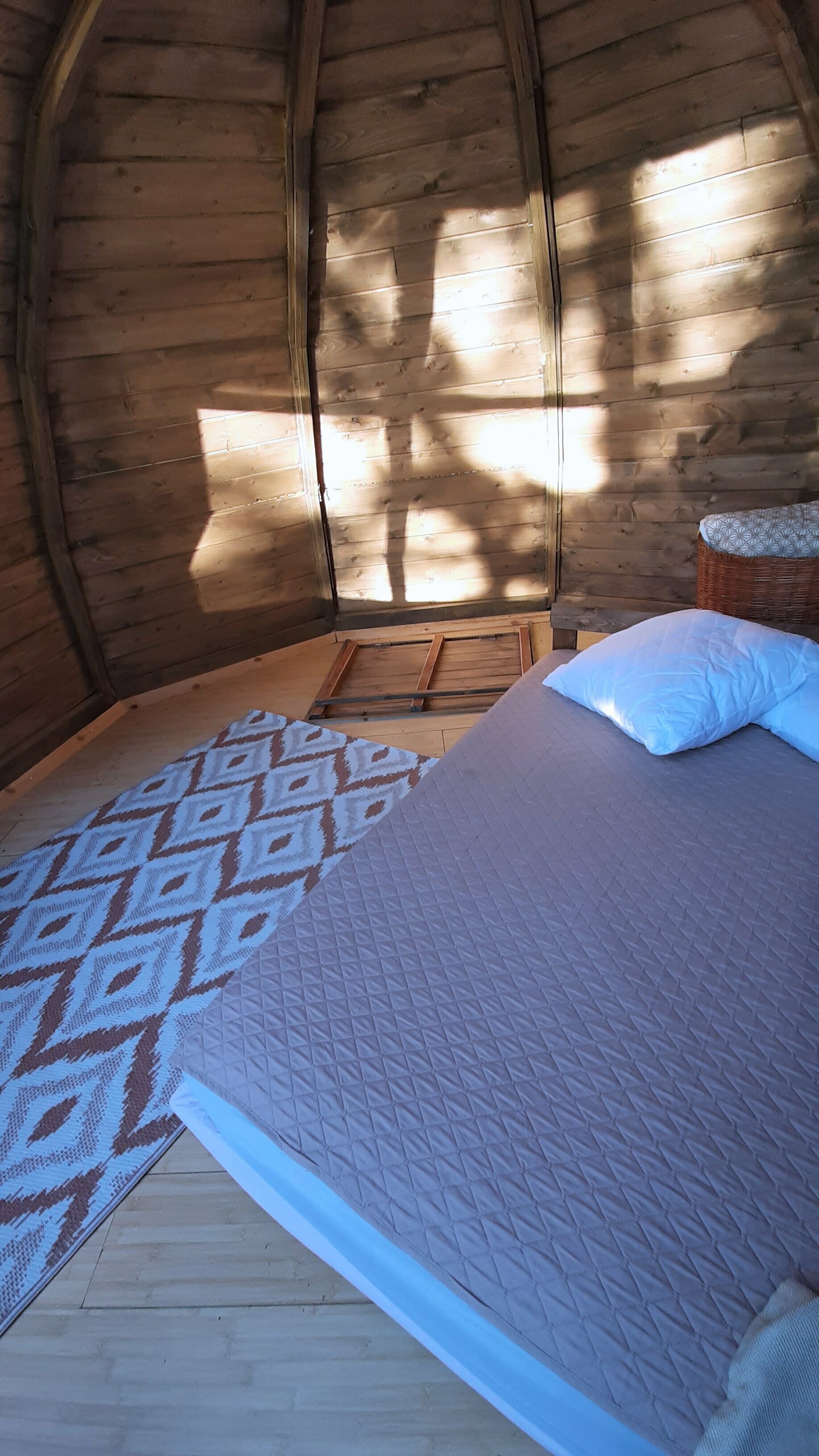 Двух-ярусный геокупол с видом на залив