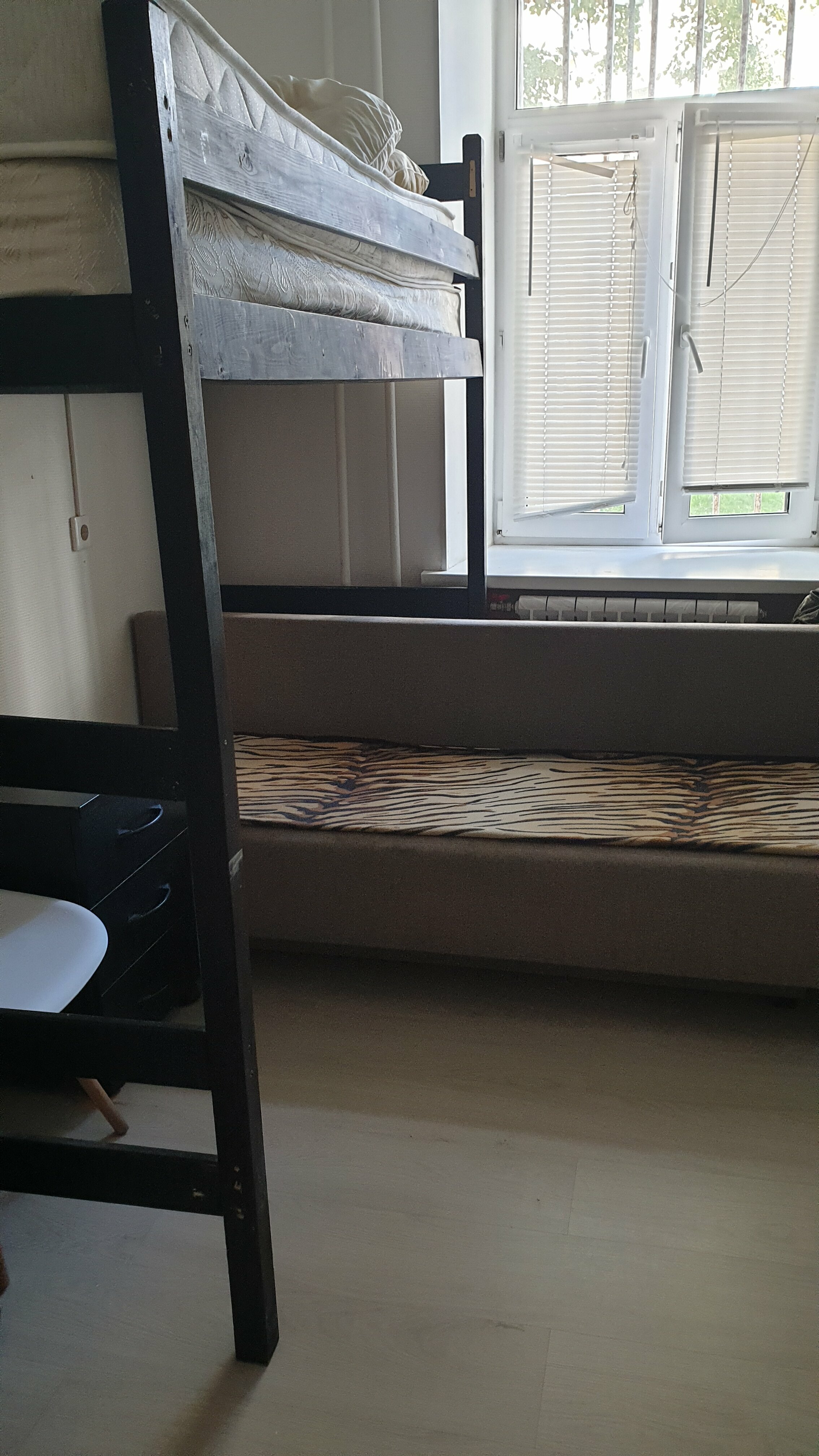 Семейный номер с общей ванной комнатой